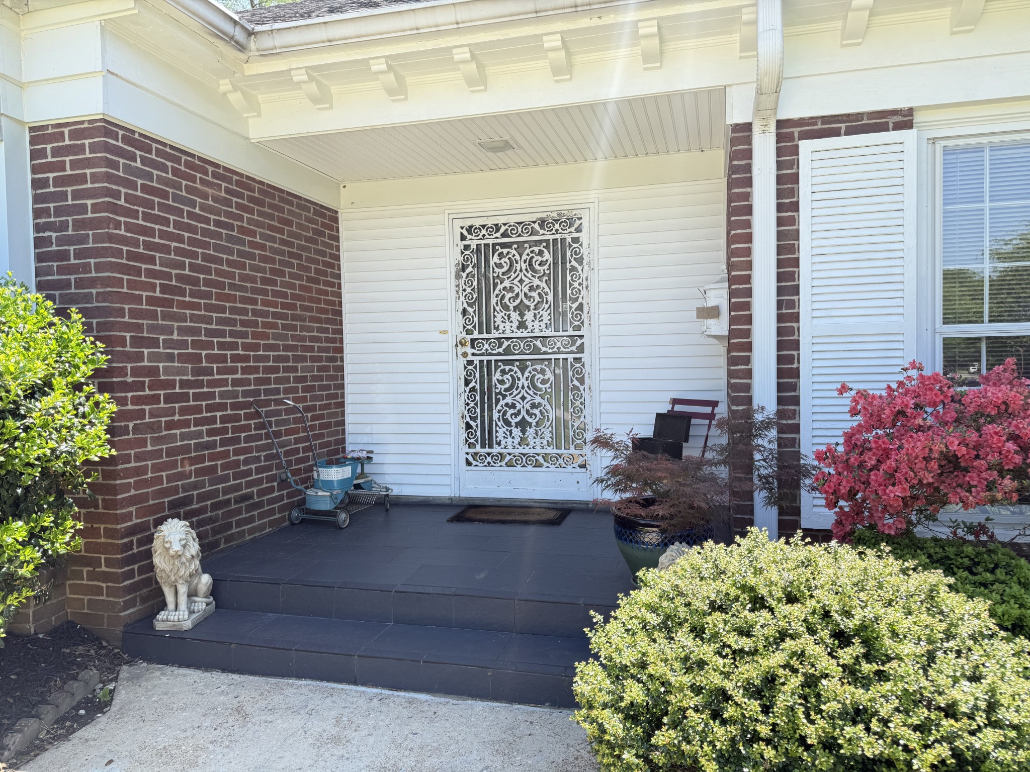 452 Walnut St