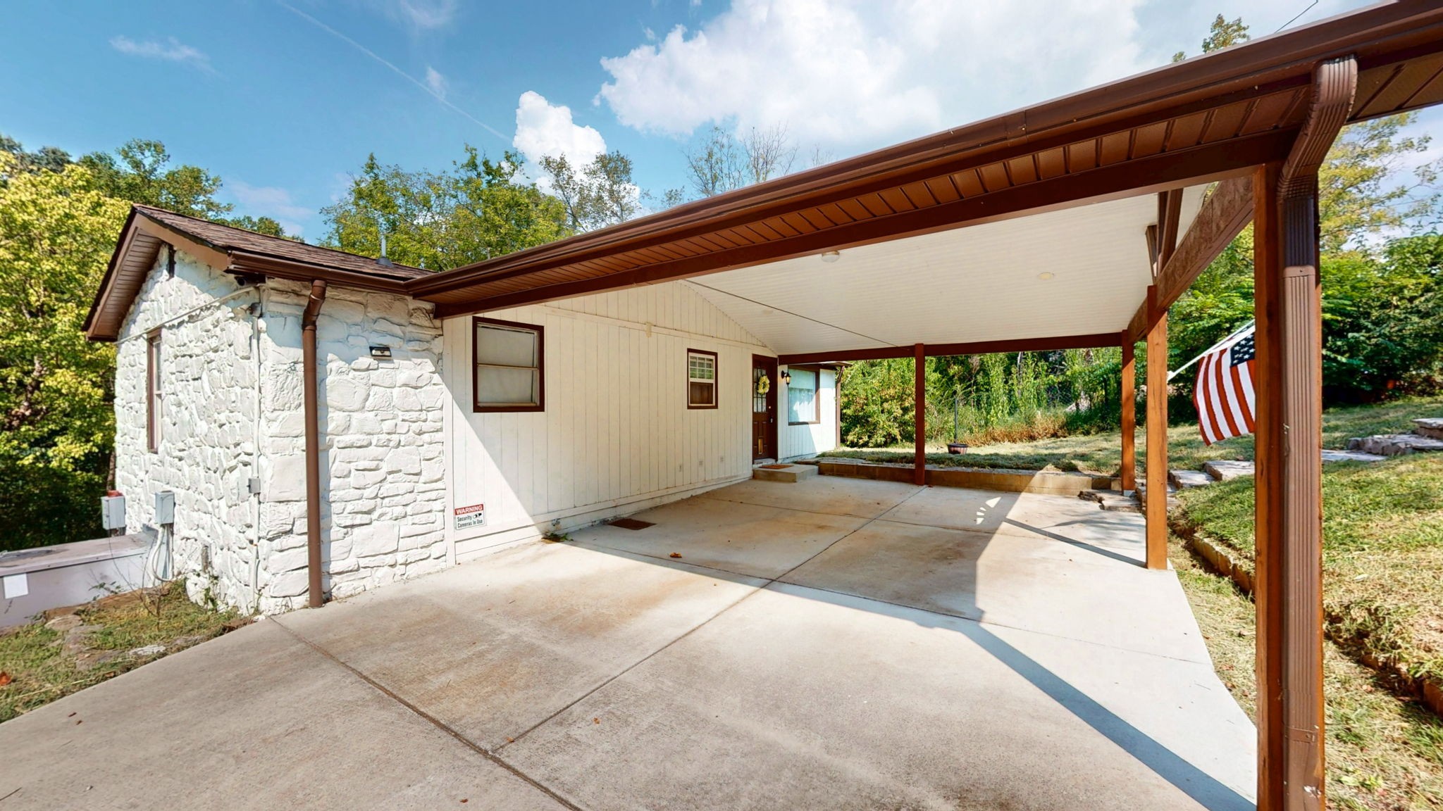 1392 Fairview Blvd
