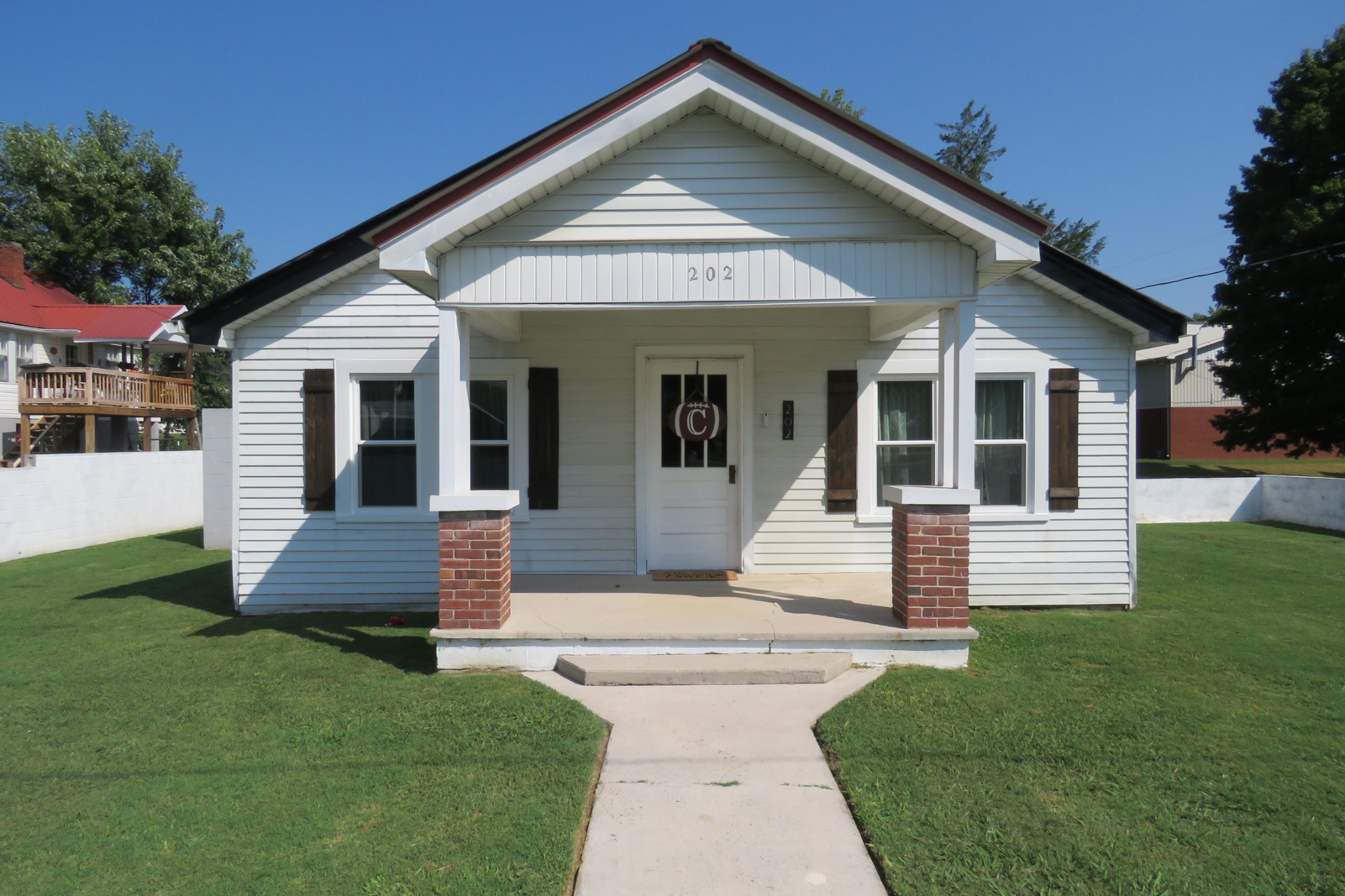 202 W 4th St