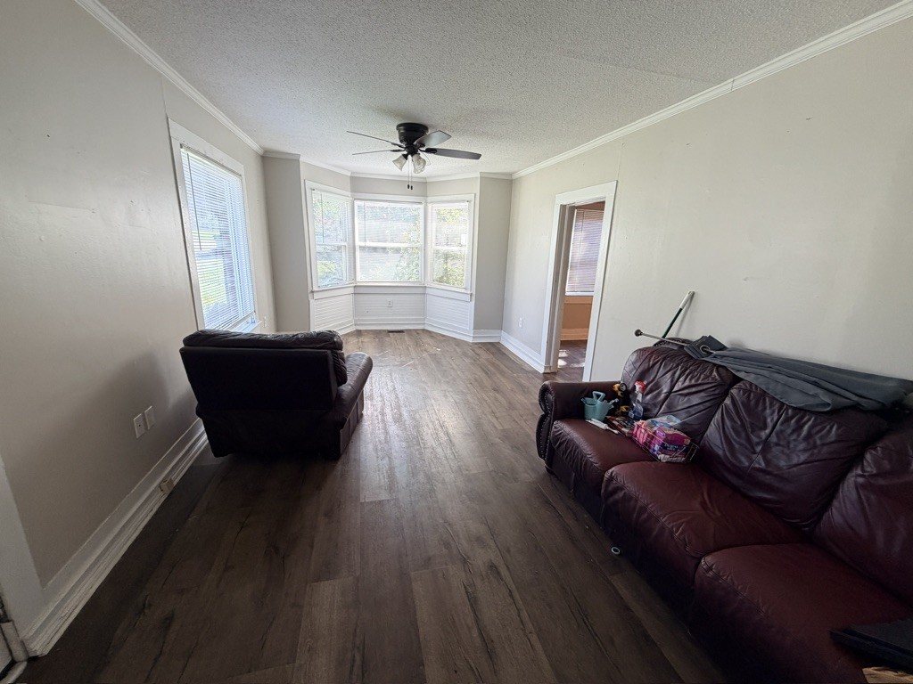 203 W Petty Ln