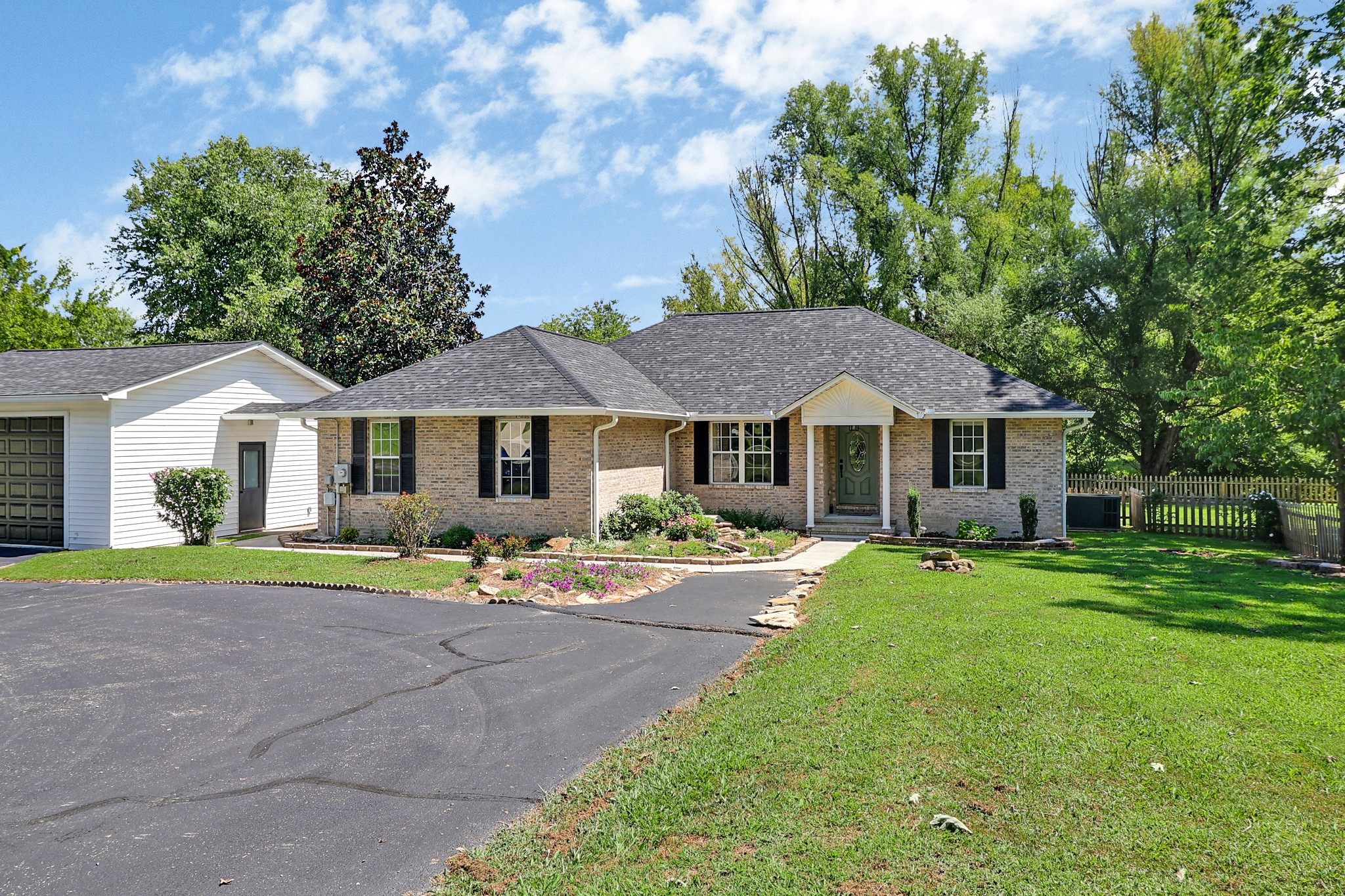 4028 Lone Wolf Cir