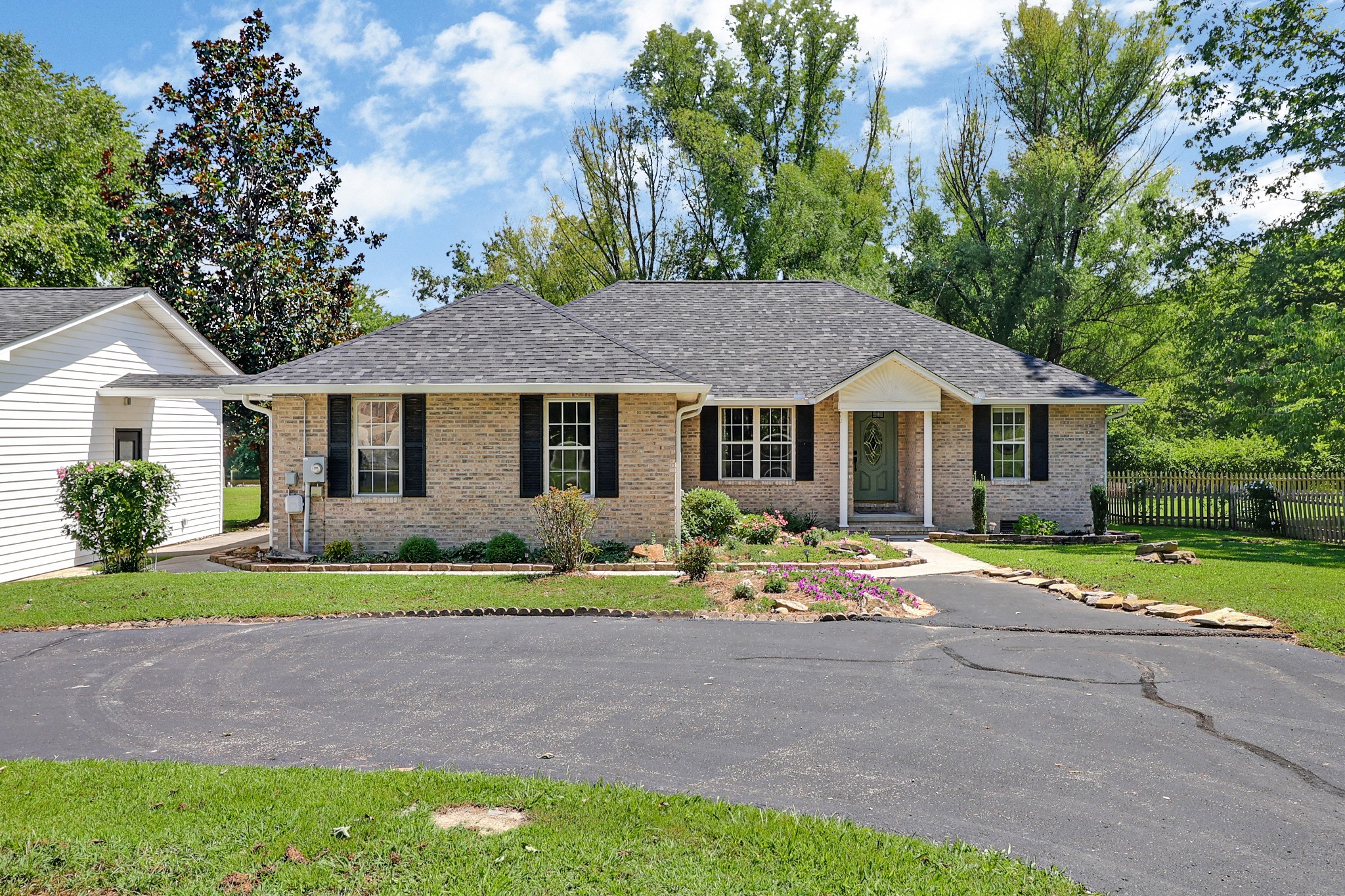 4028 Lone Wolf Cir