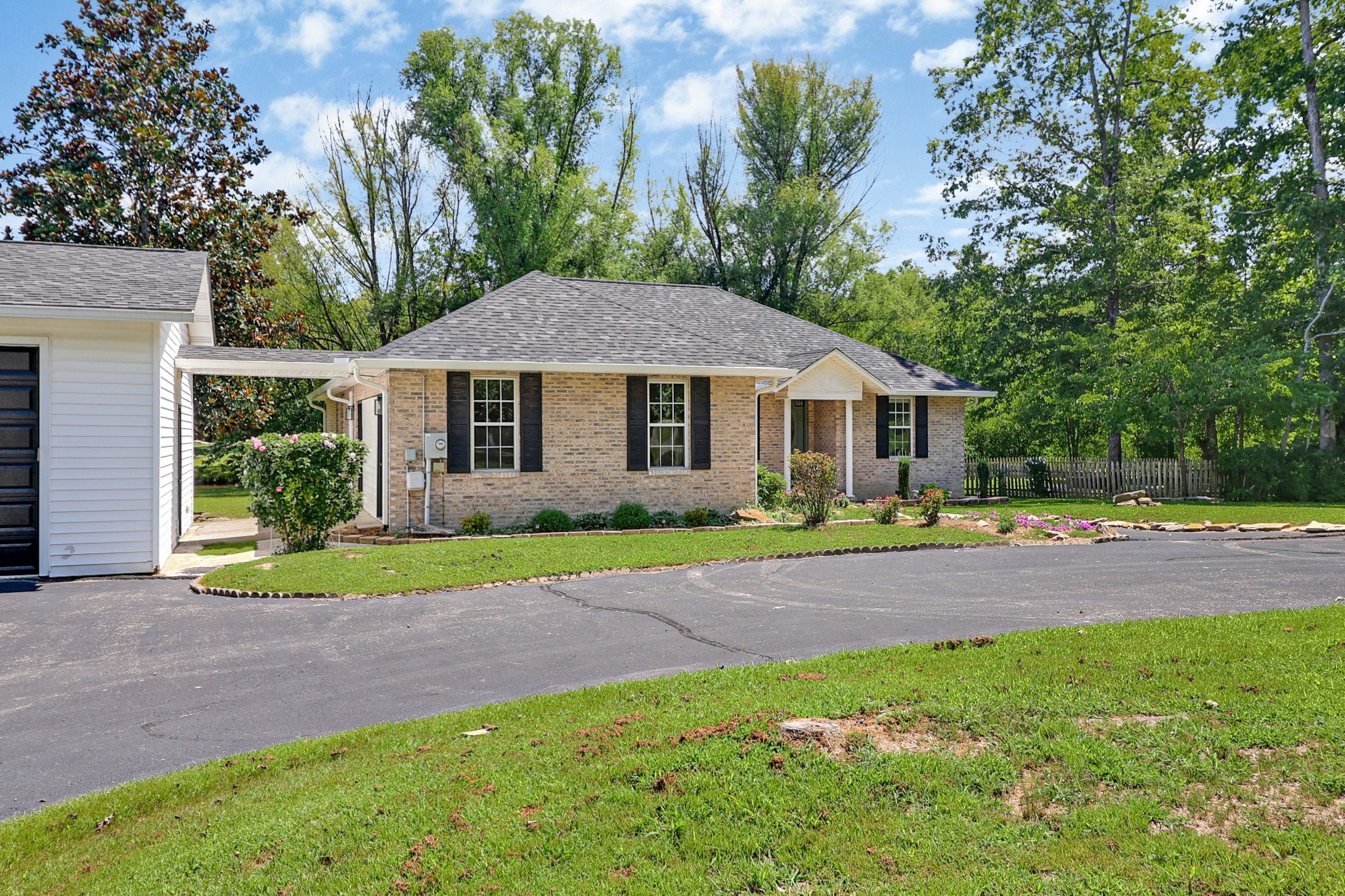 4028 Lone Wolf Cir
