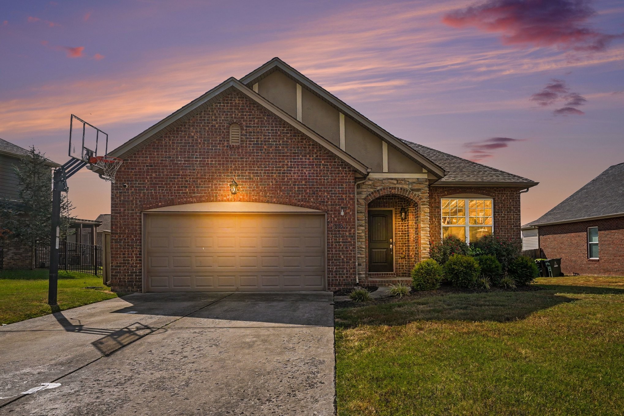 1061 Oakhall Dr