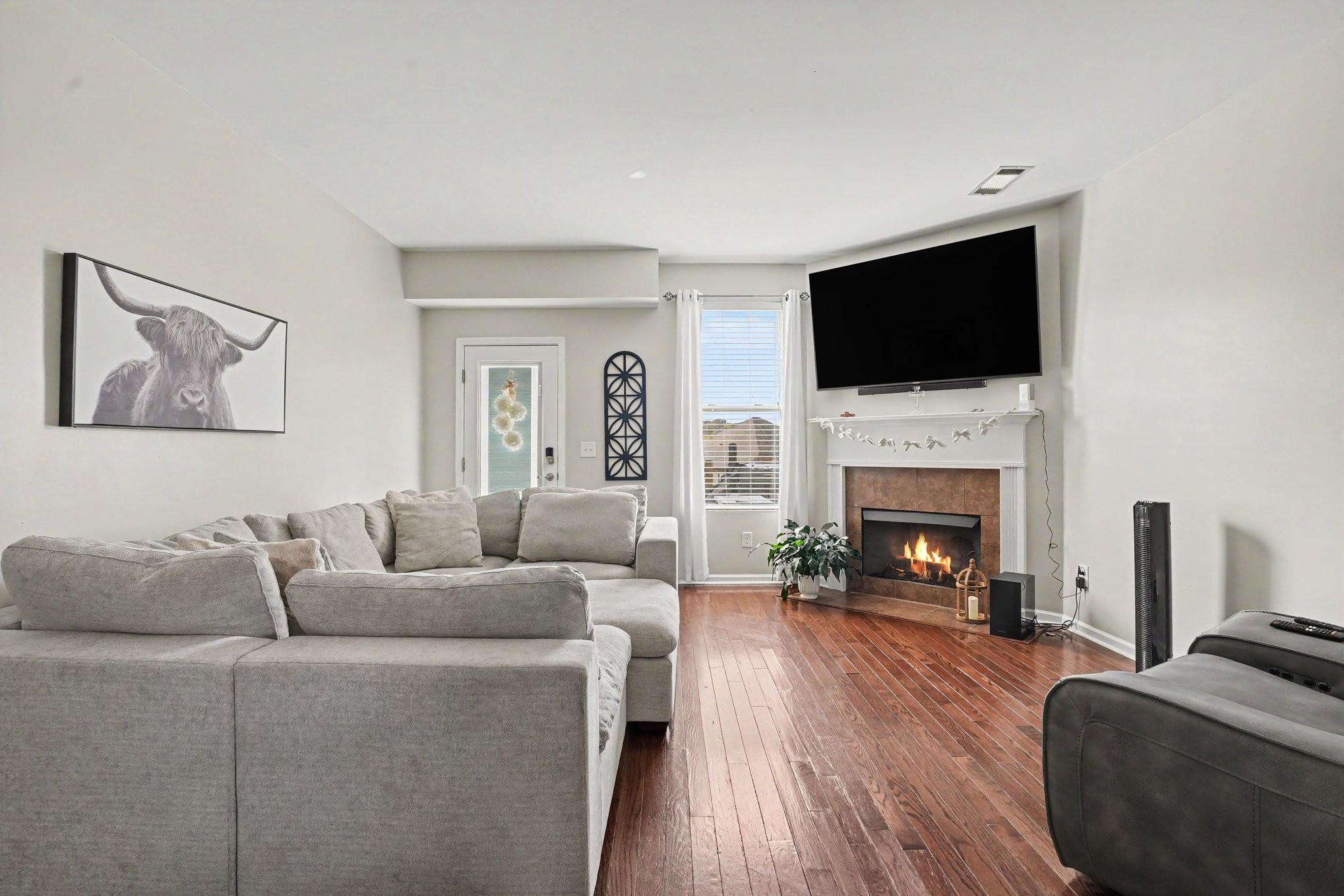 1061 Oakhall Dr
