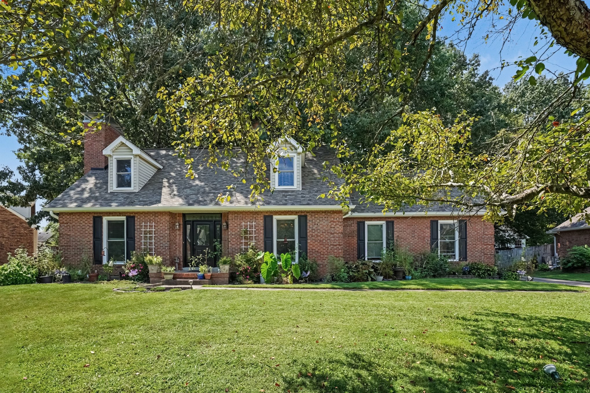 225 Longwood Ln