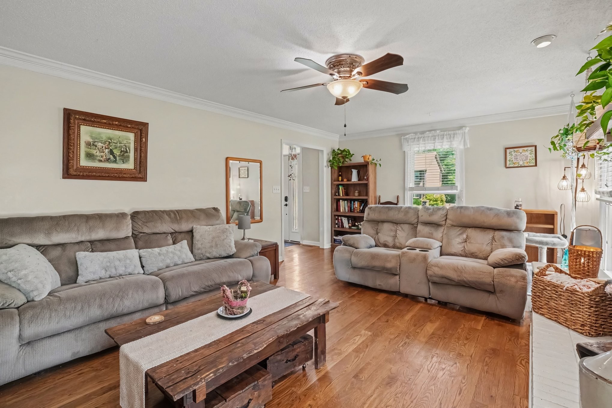 225 Longwood Ln