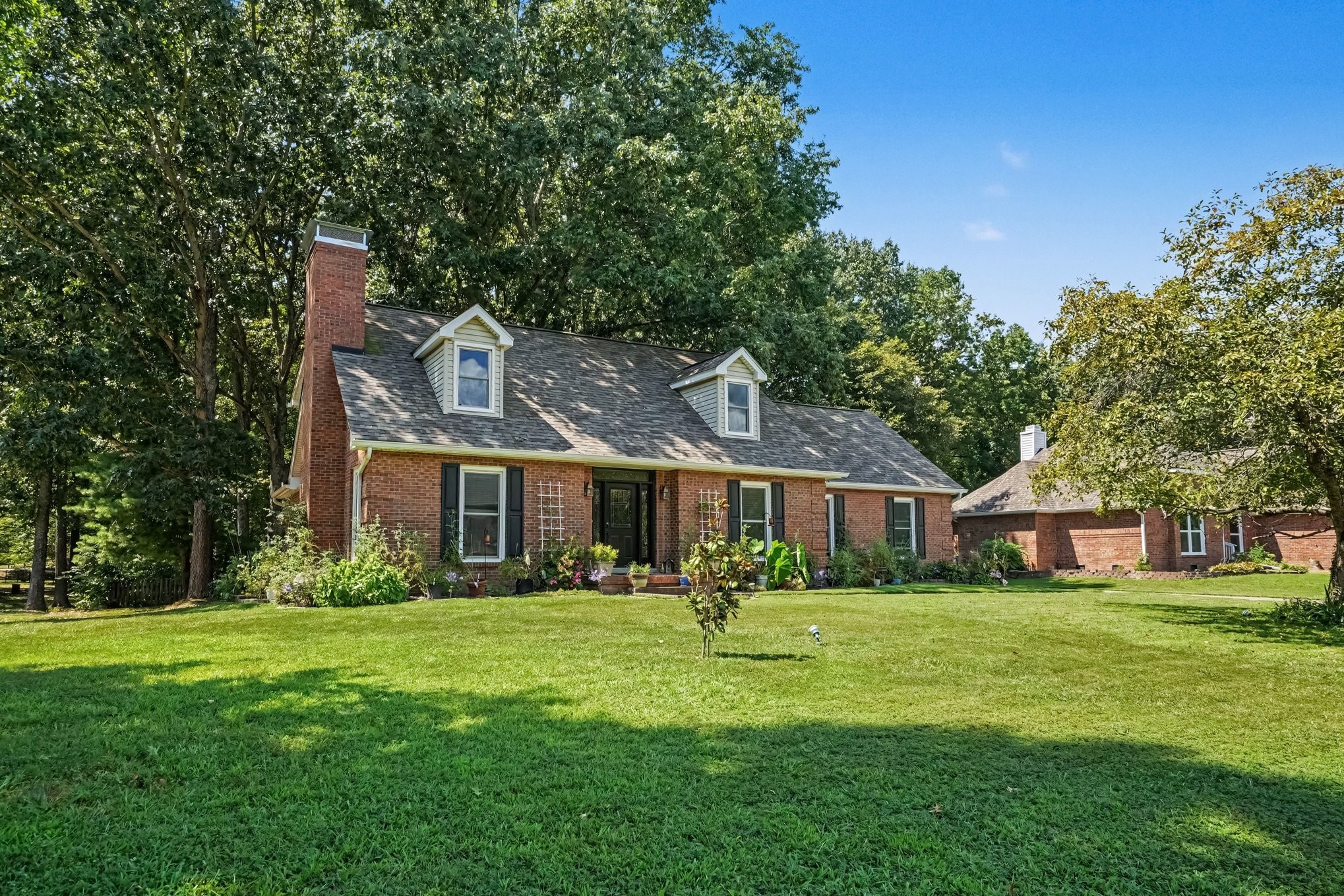 225 Longwood Ln
