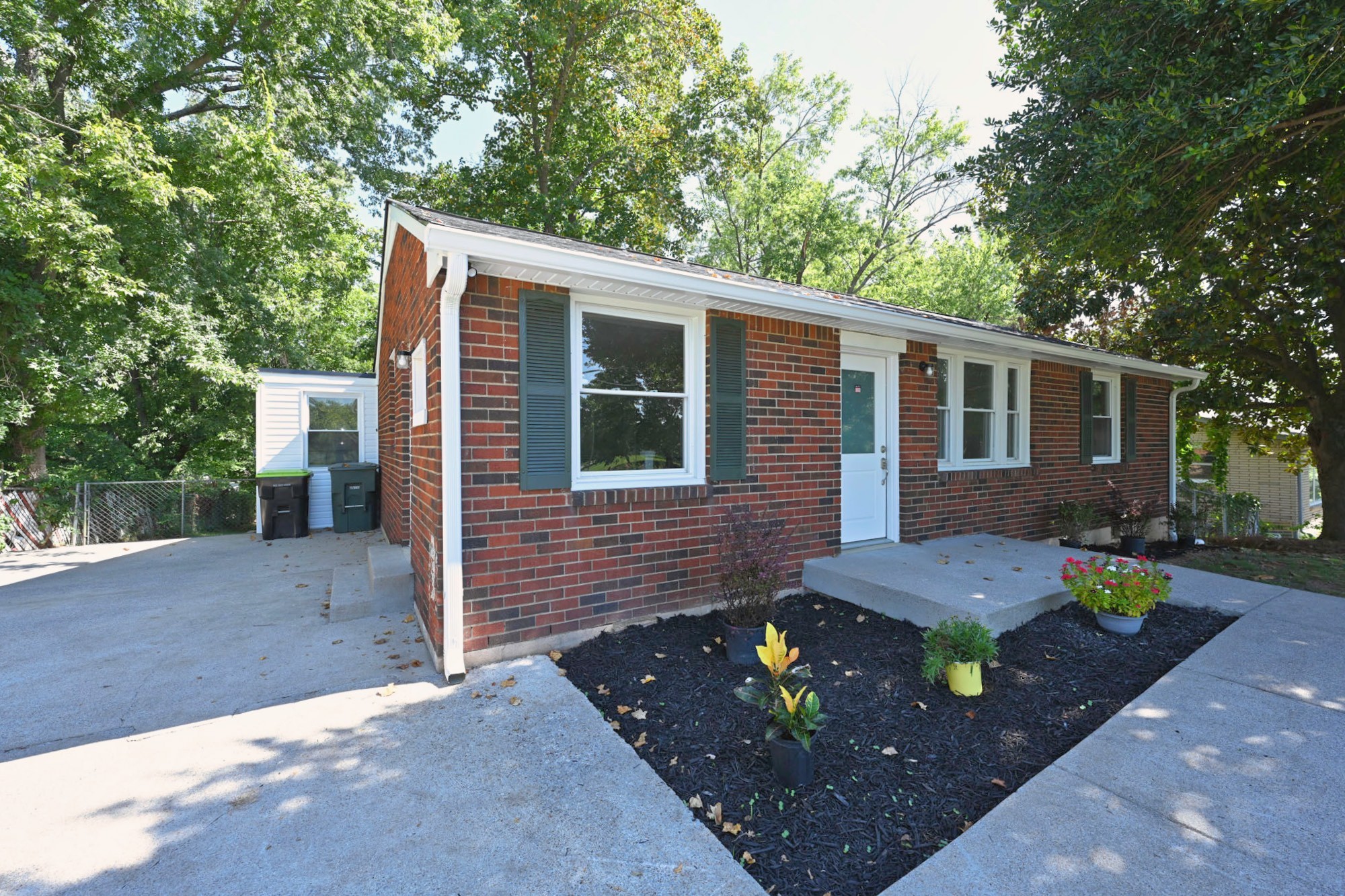 3944 Plantation Dr