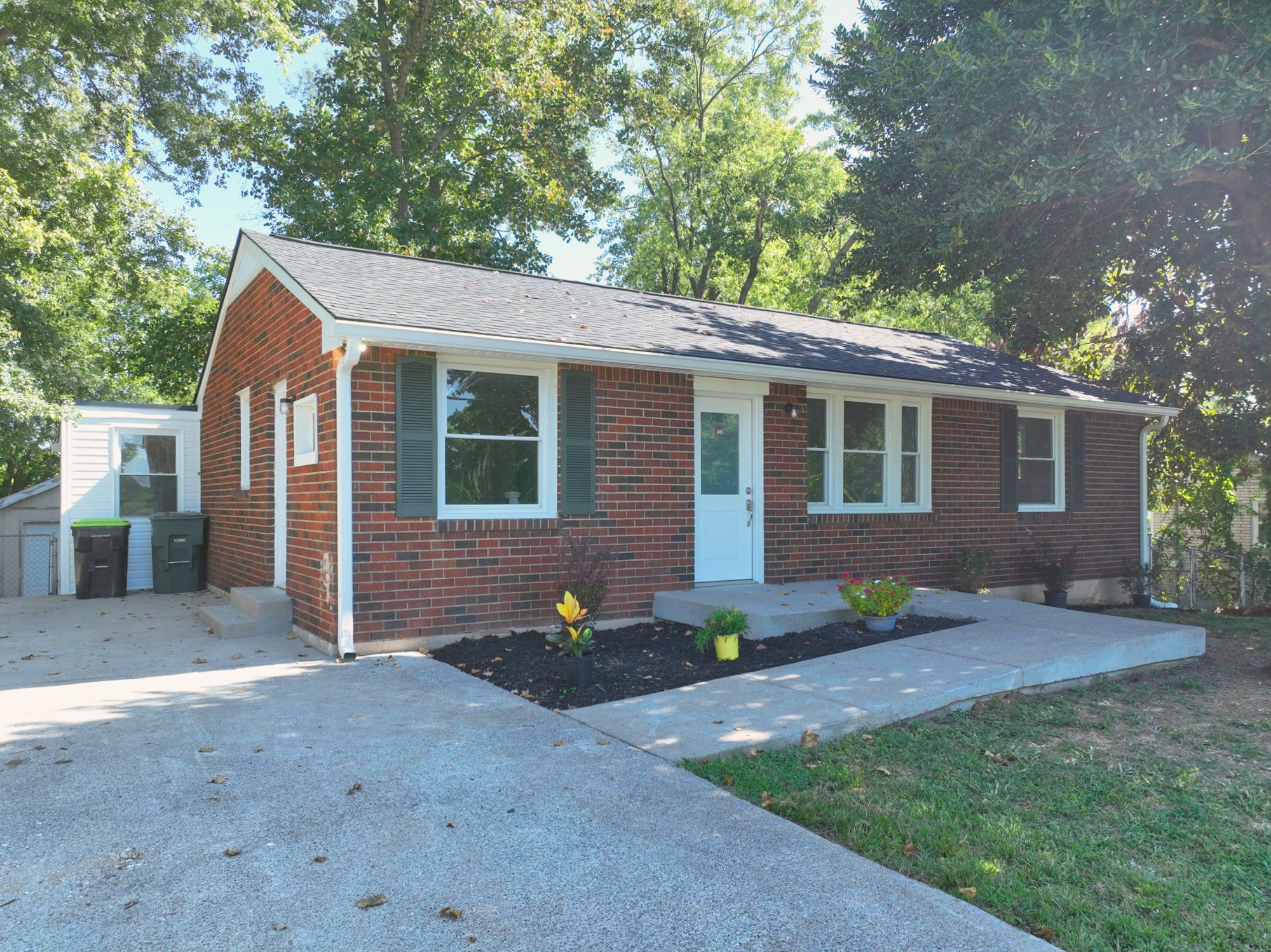 3944 Plantation Dr