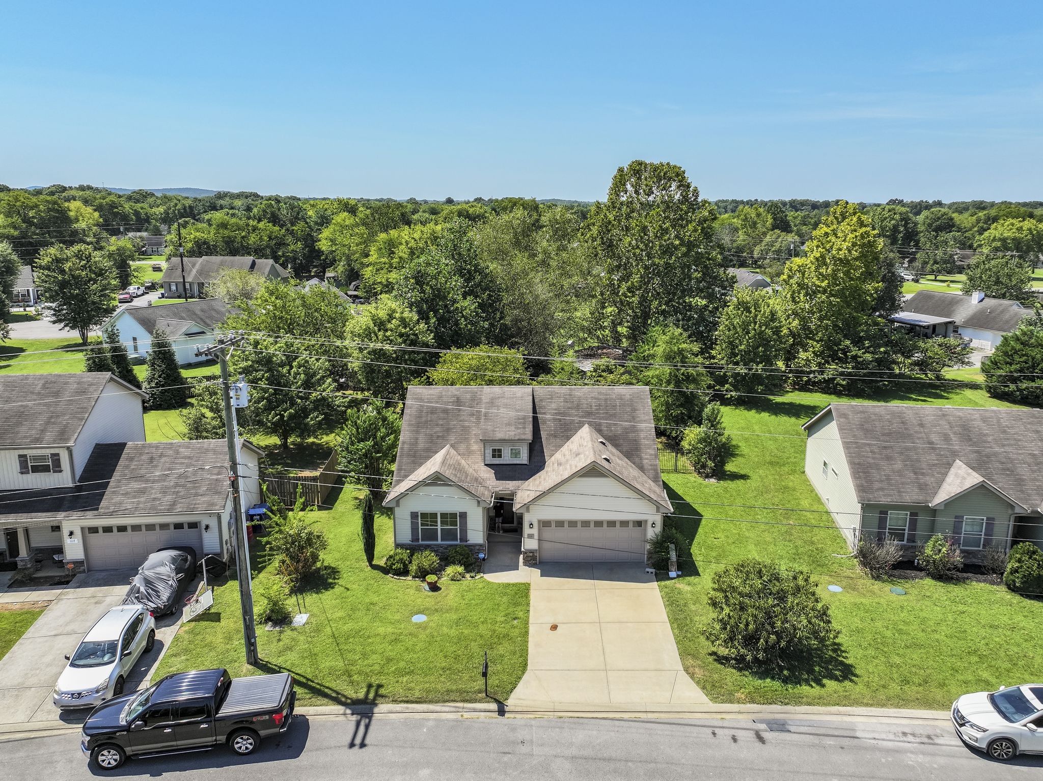 1121 Halverson Dr