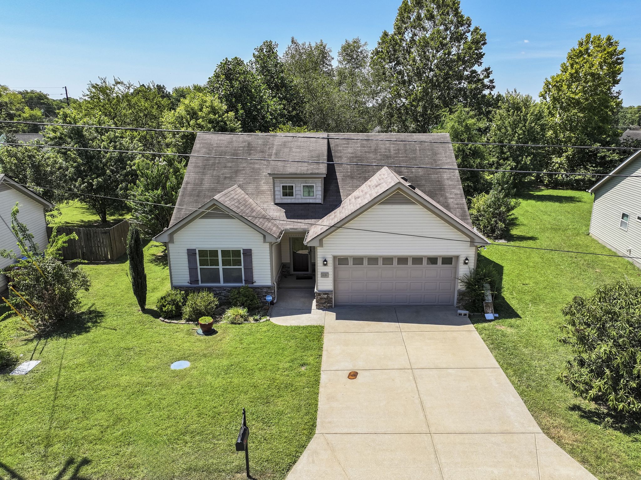 1121 Halverson Dr