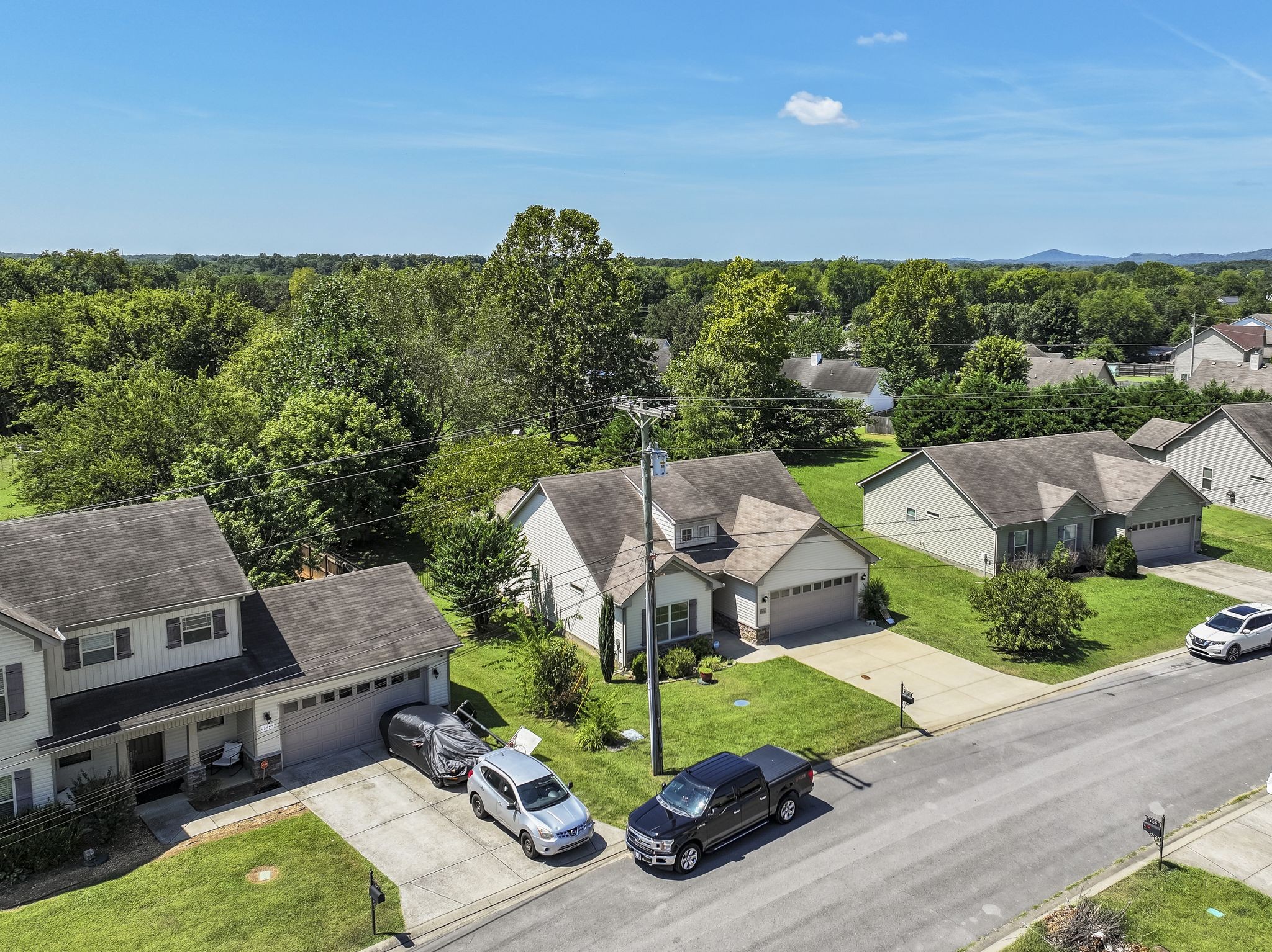 1121 Halverson Dr