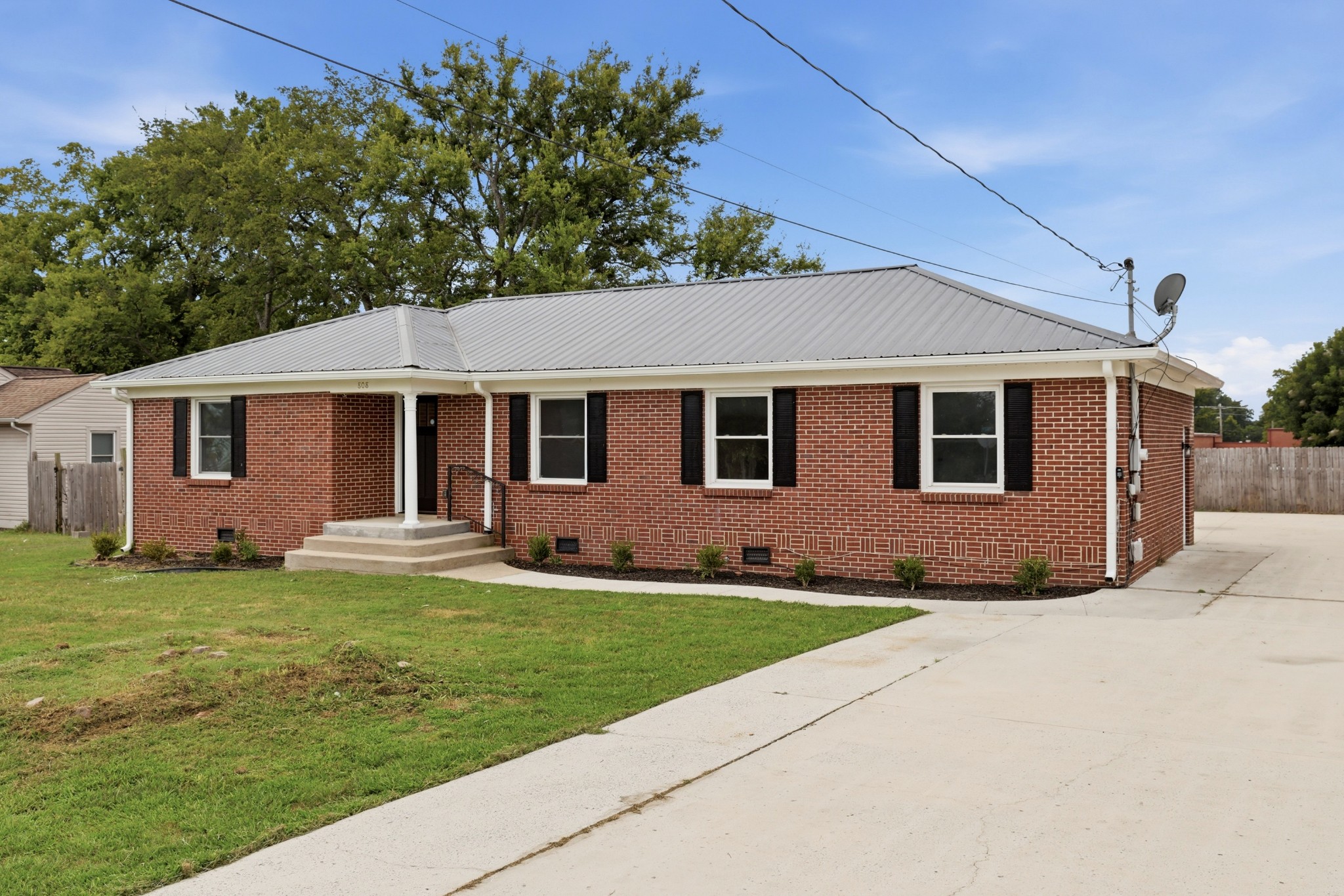 808 Cowan Ave