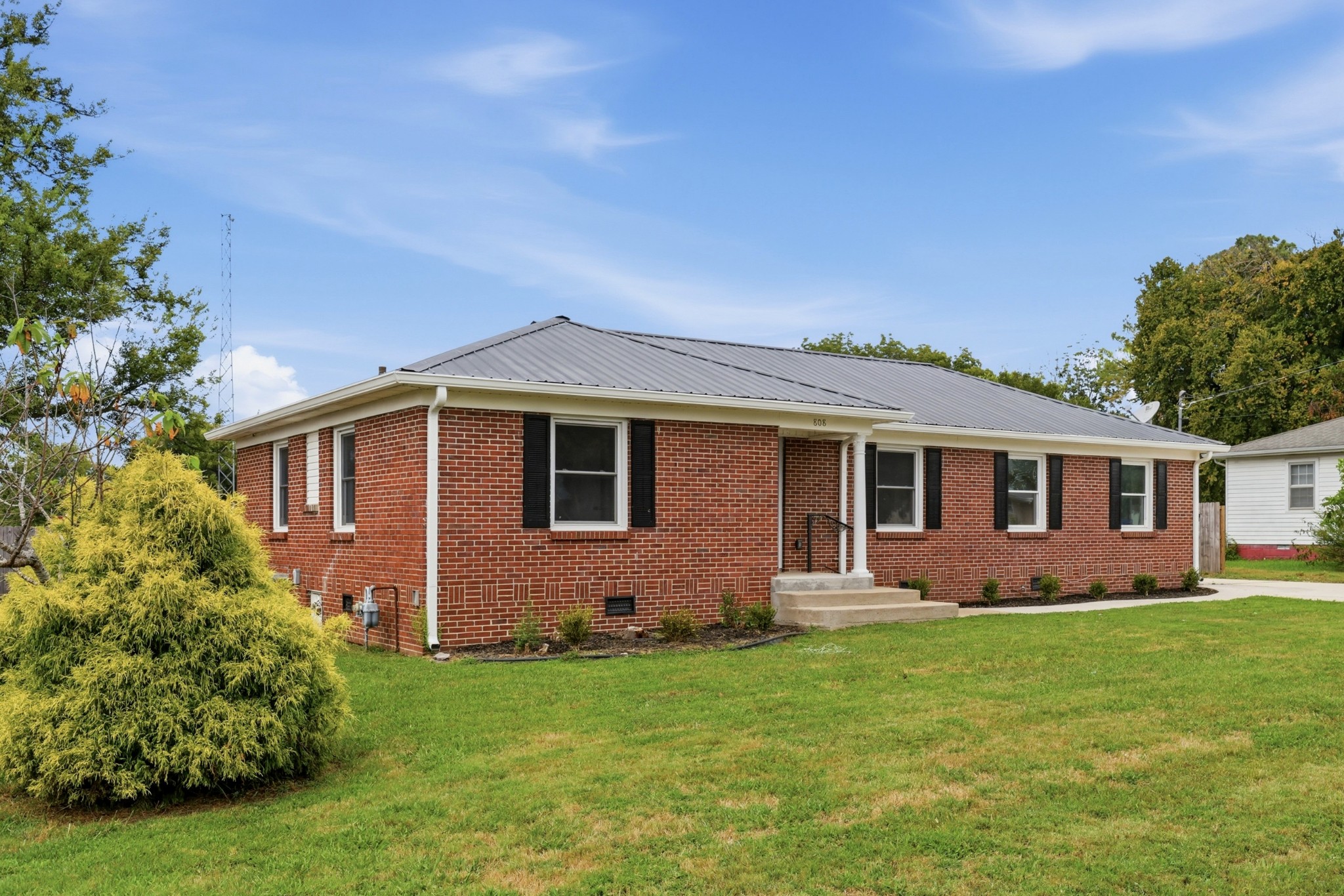 808 Cowan Ave