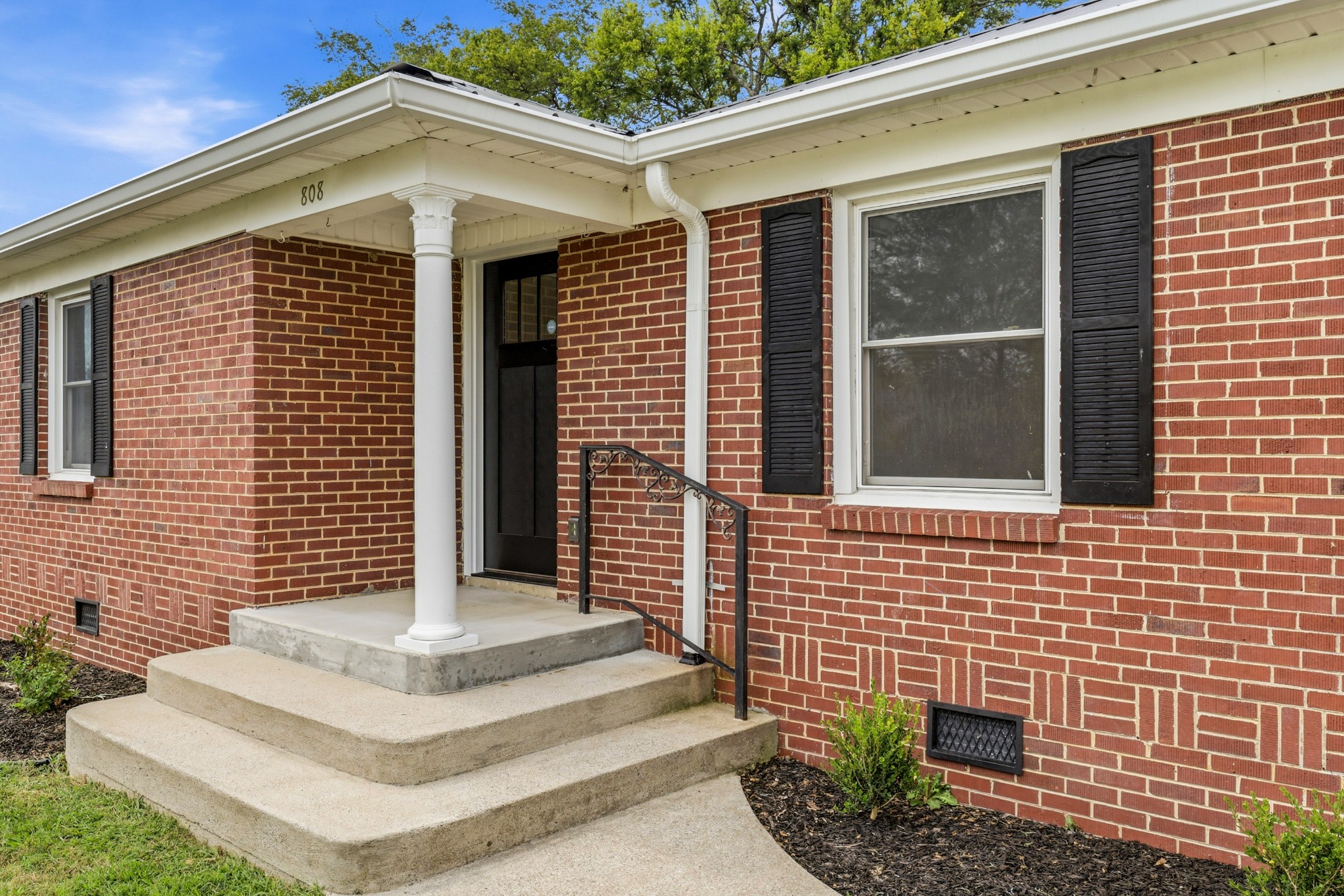 808 Cowan Ave