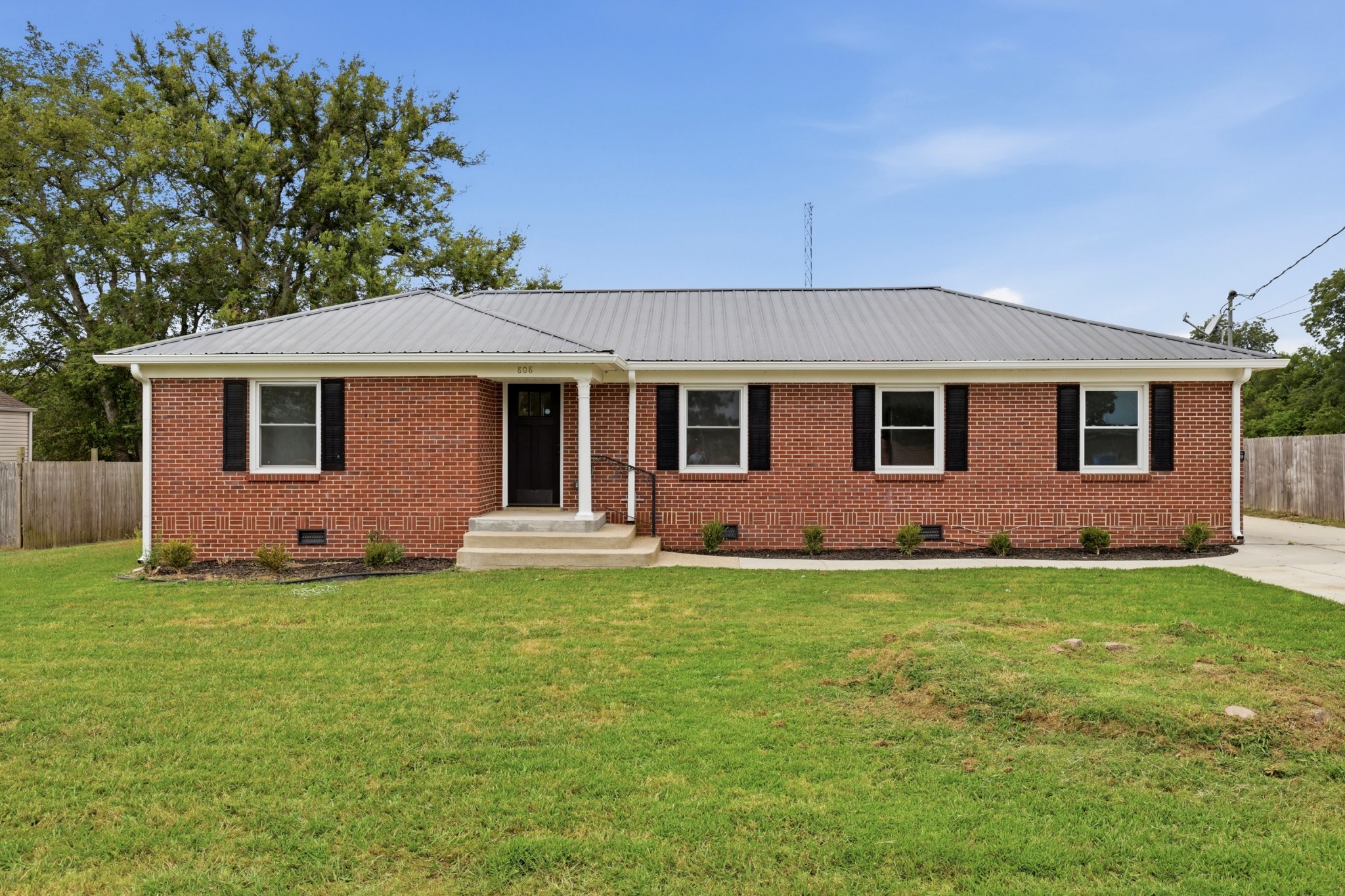 808 Cowan Ave