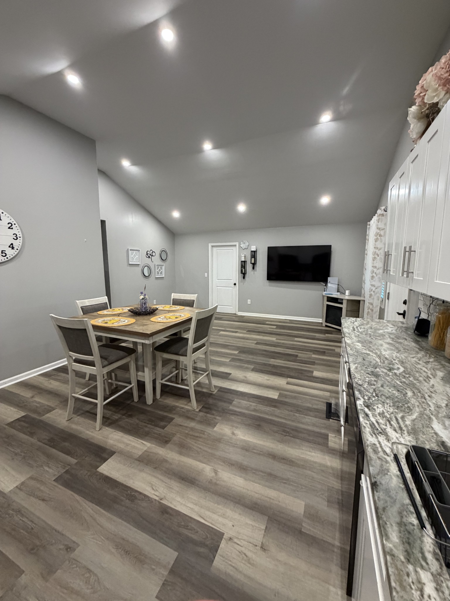 111 Lynn Dr