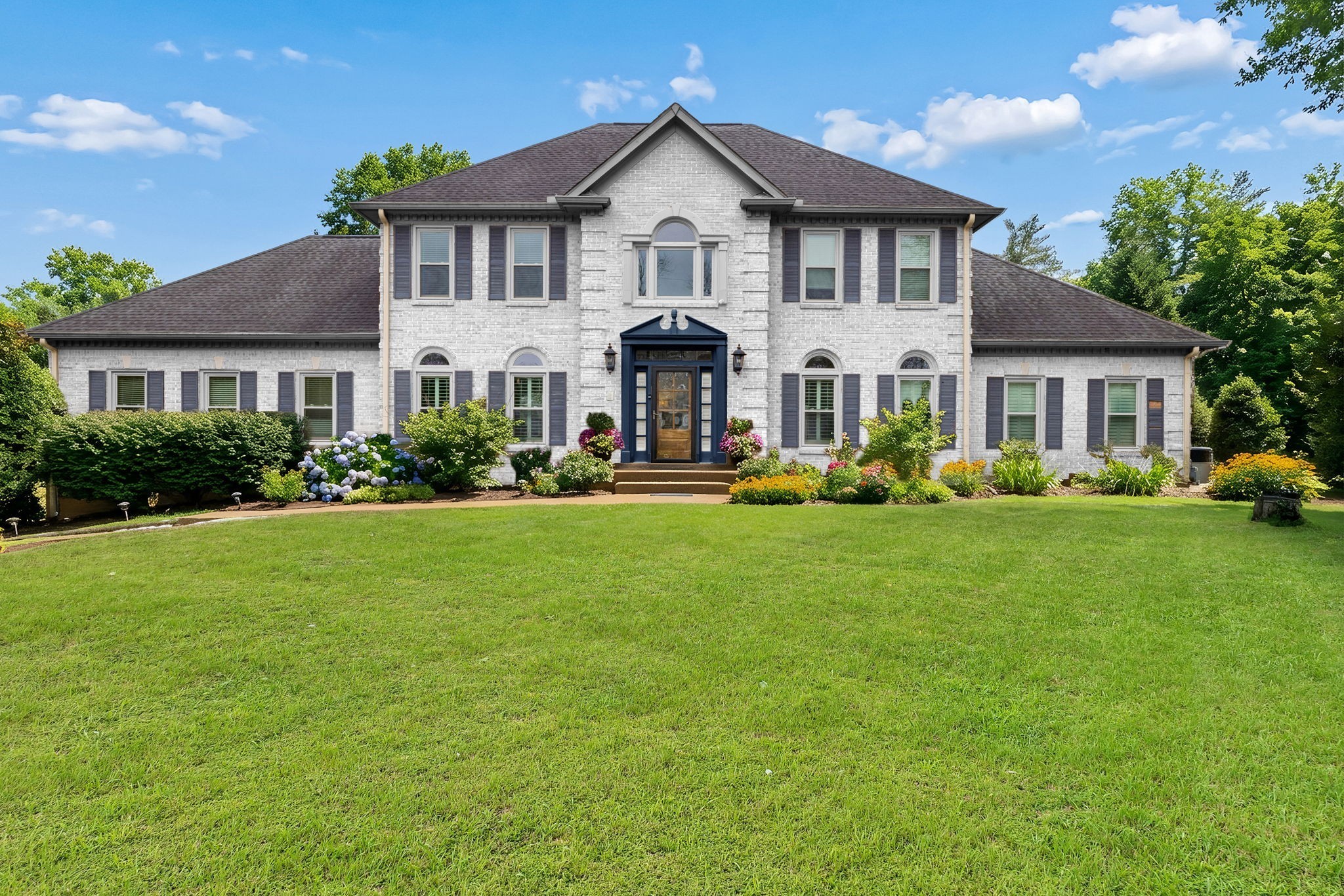 1412 Arrowhead Dr