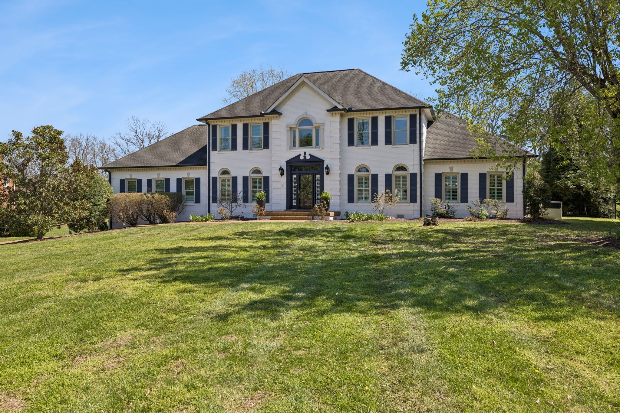 1412 Arrowhead Dr