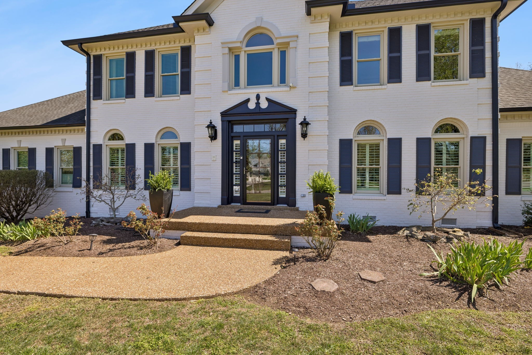 1412 Arrowhead Dr