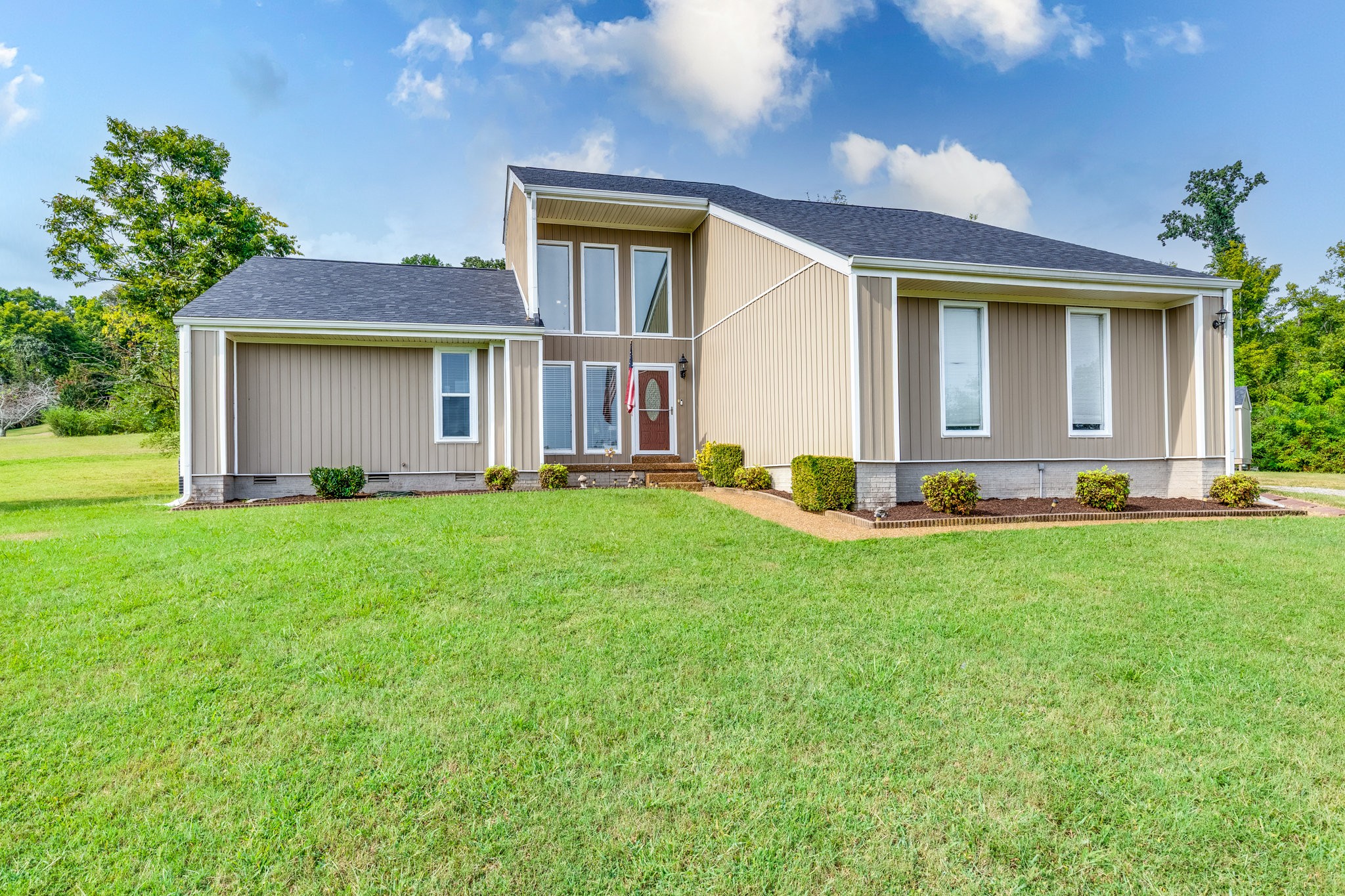 901 Heather Ln