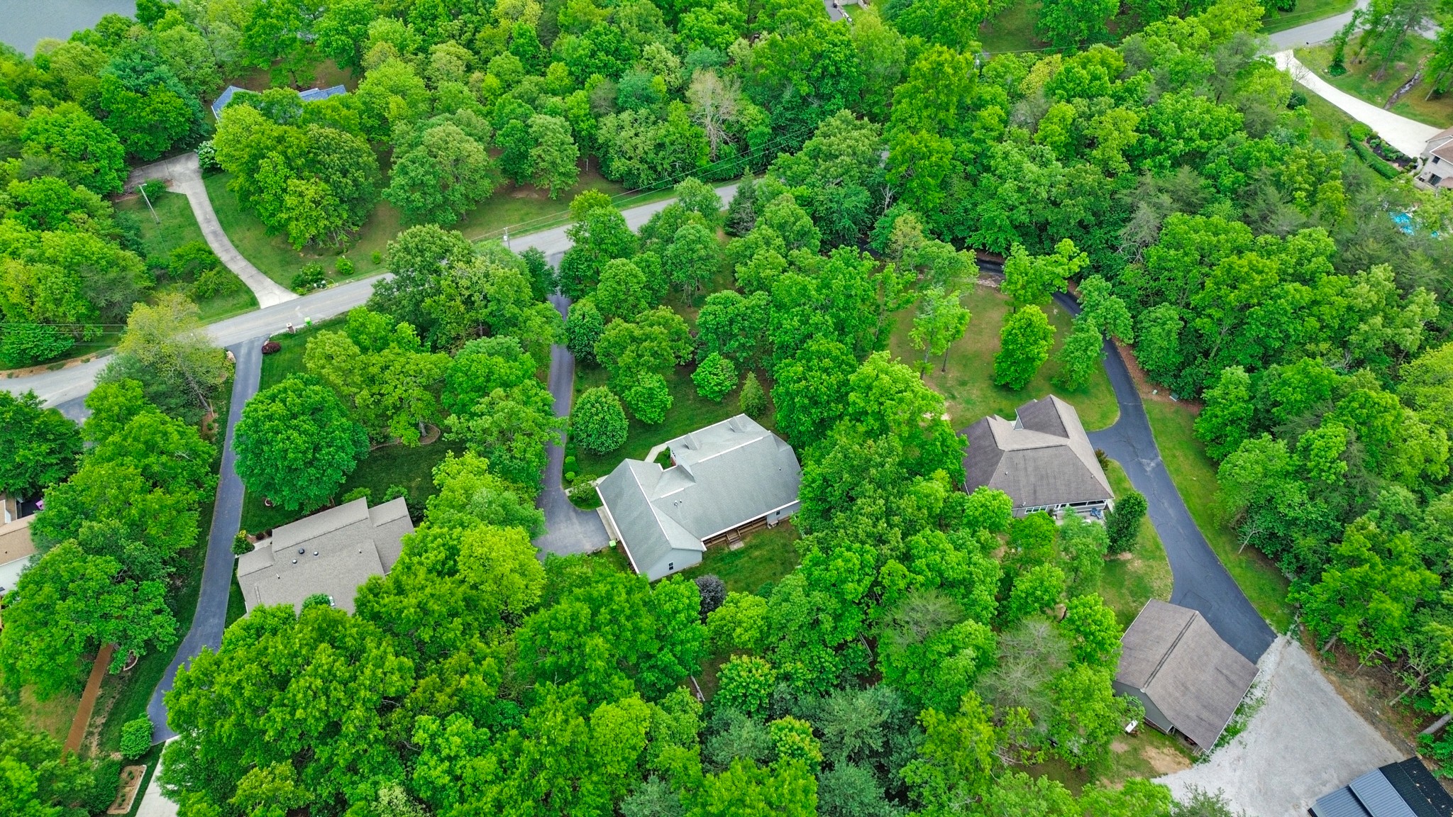 121 Laurelwood Ln