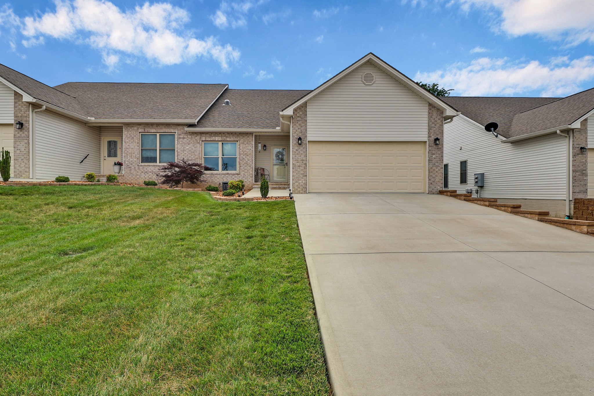 384 Woodgate Dr