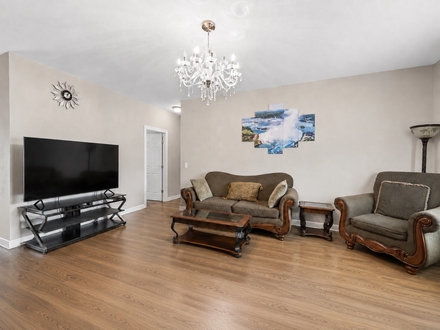8676 Burleson Ln