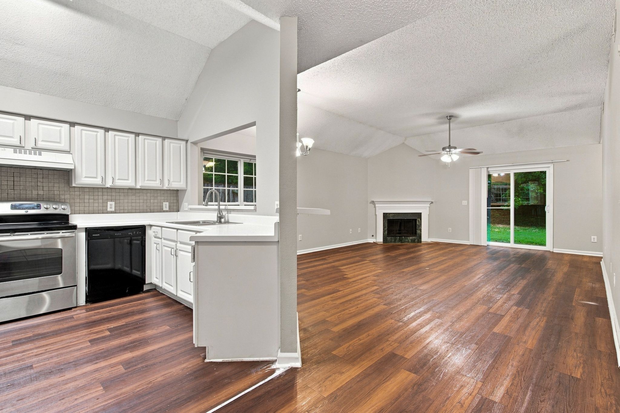 2283 Joann Dr