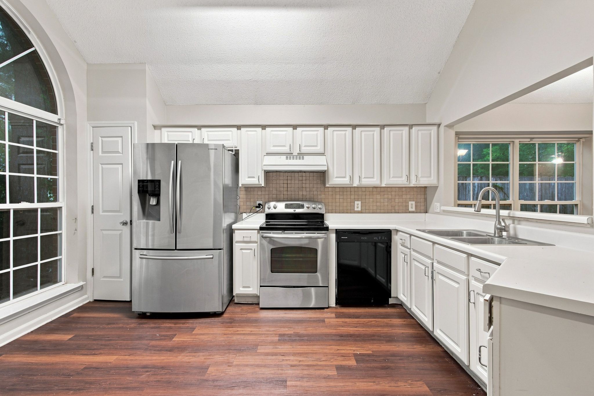 2283 Joann Dr