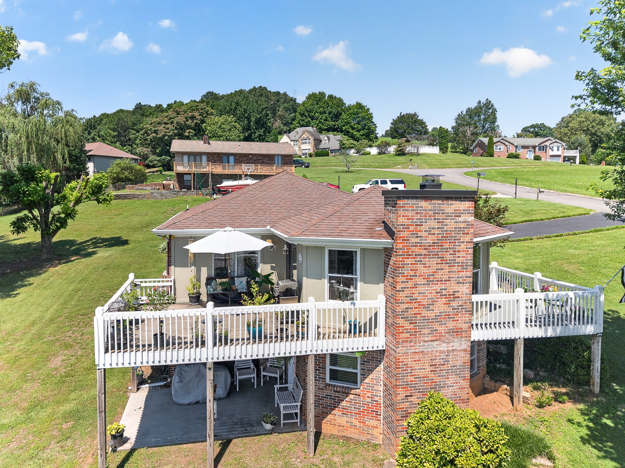1031 Montcrest Dr