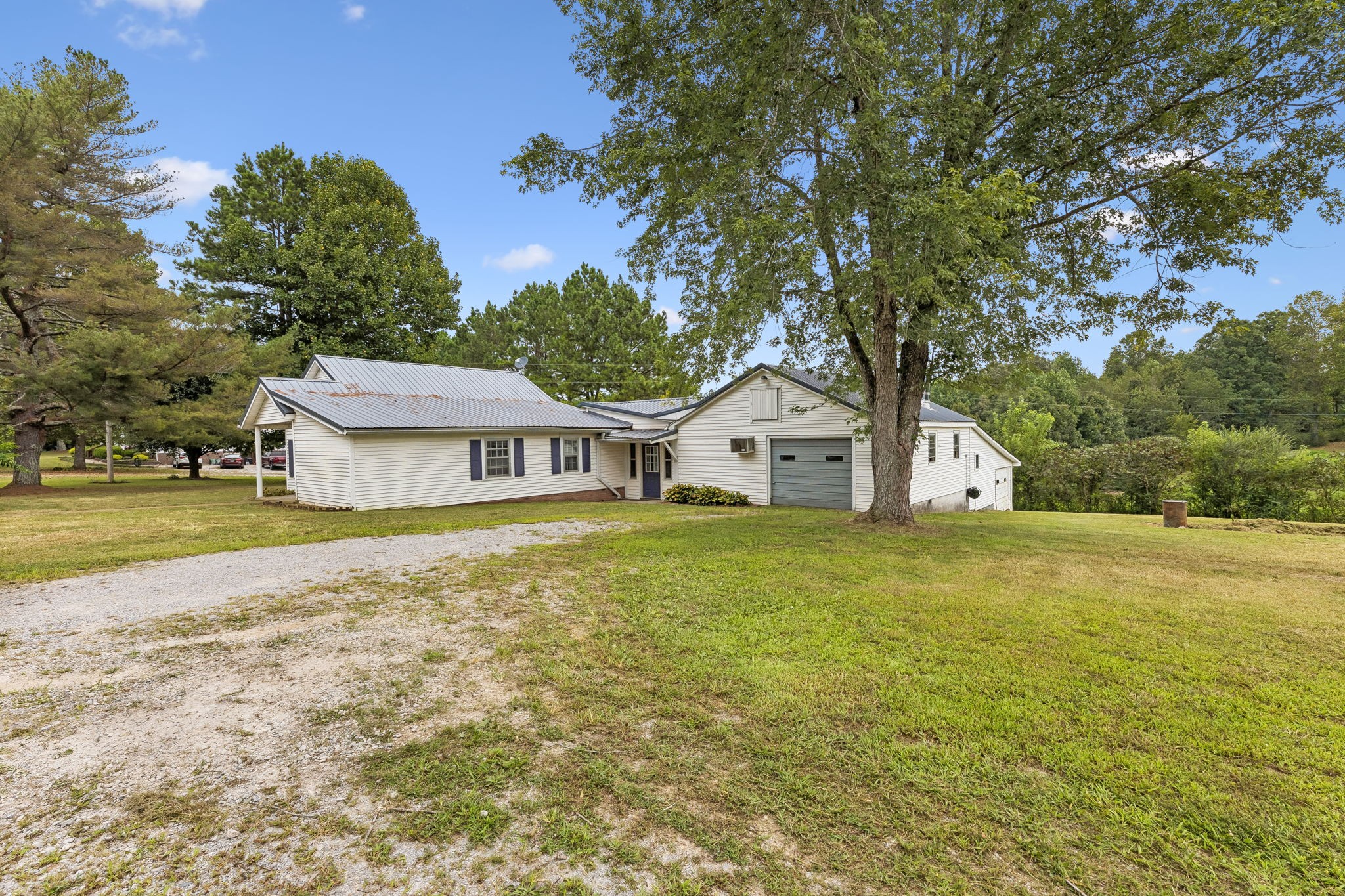 2270 Fall River Rd