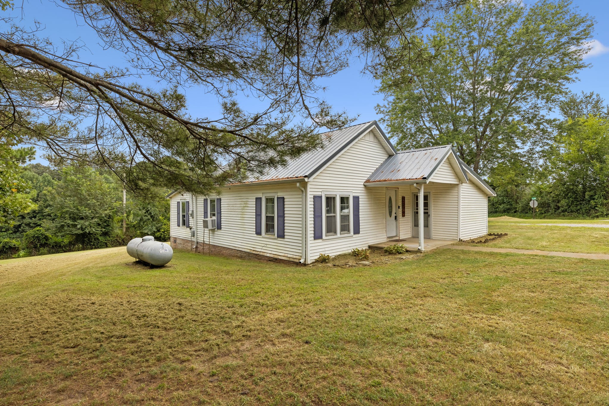 2270 Fall River Rd
