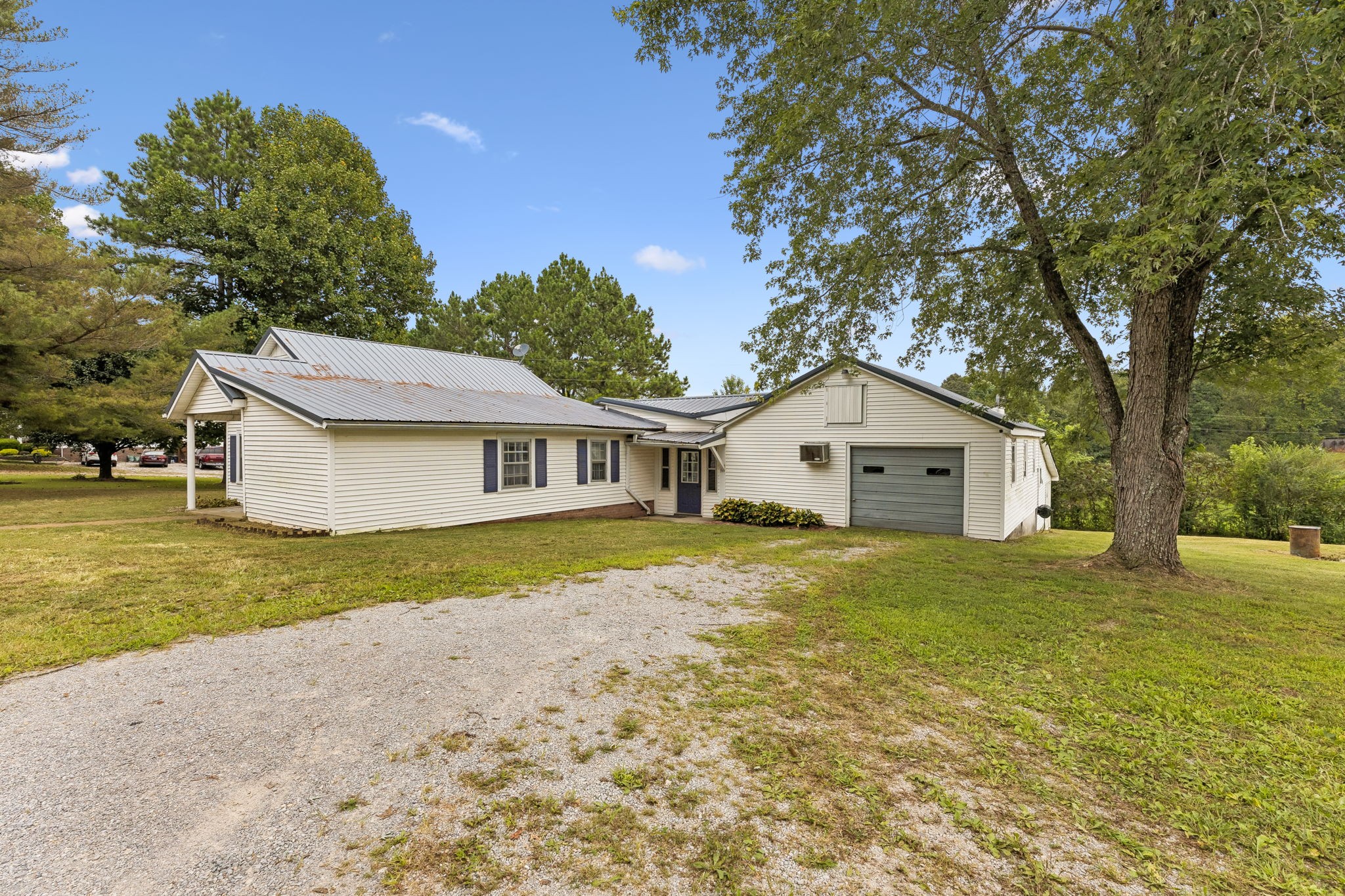 2270 Fall River Rd