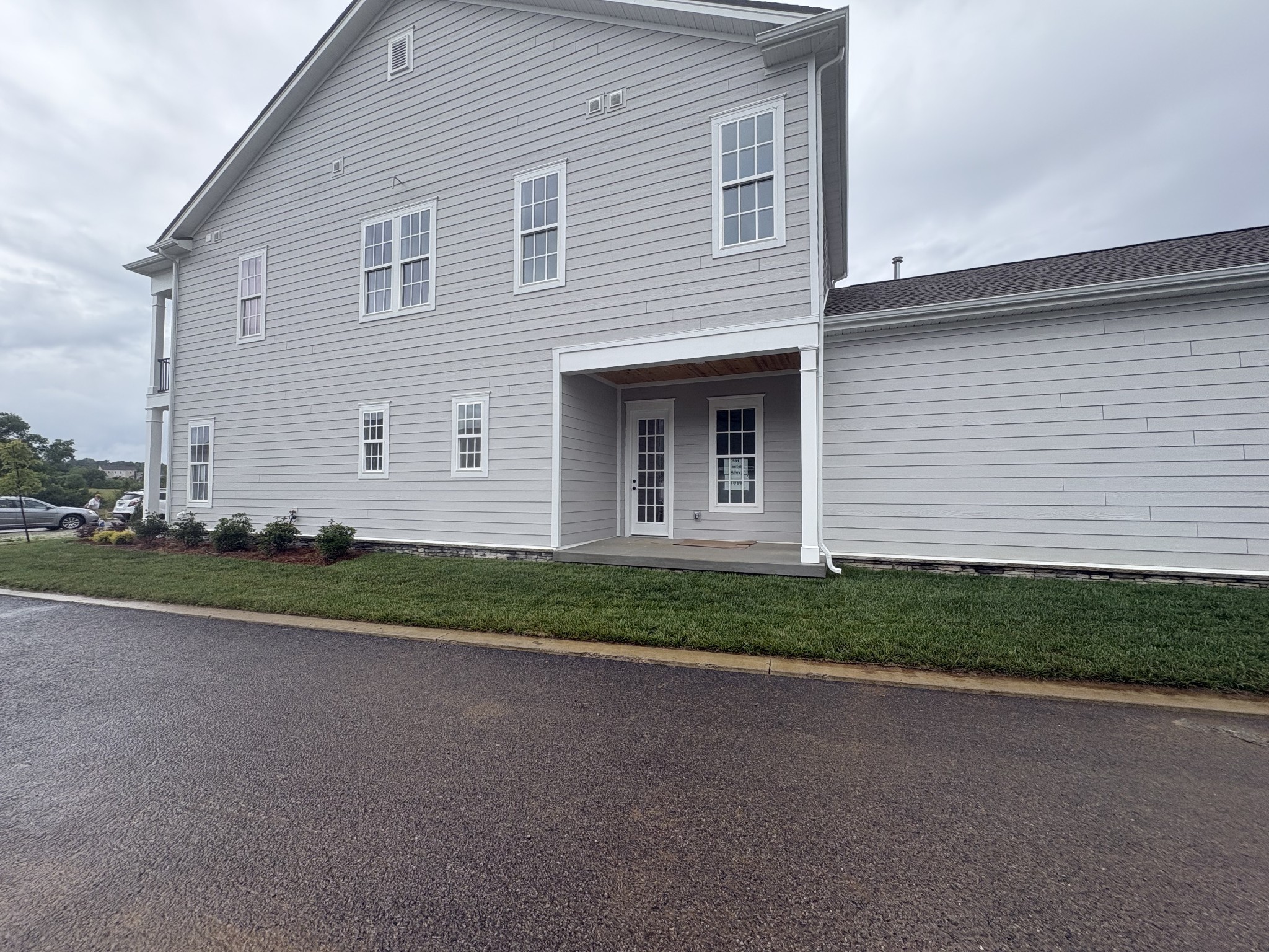 301 Caxton Aly