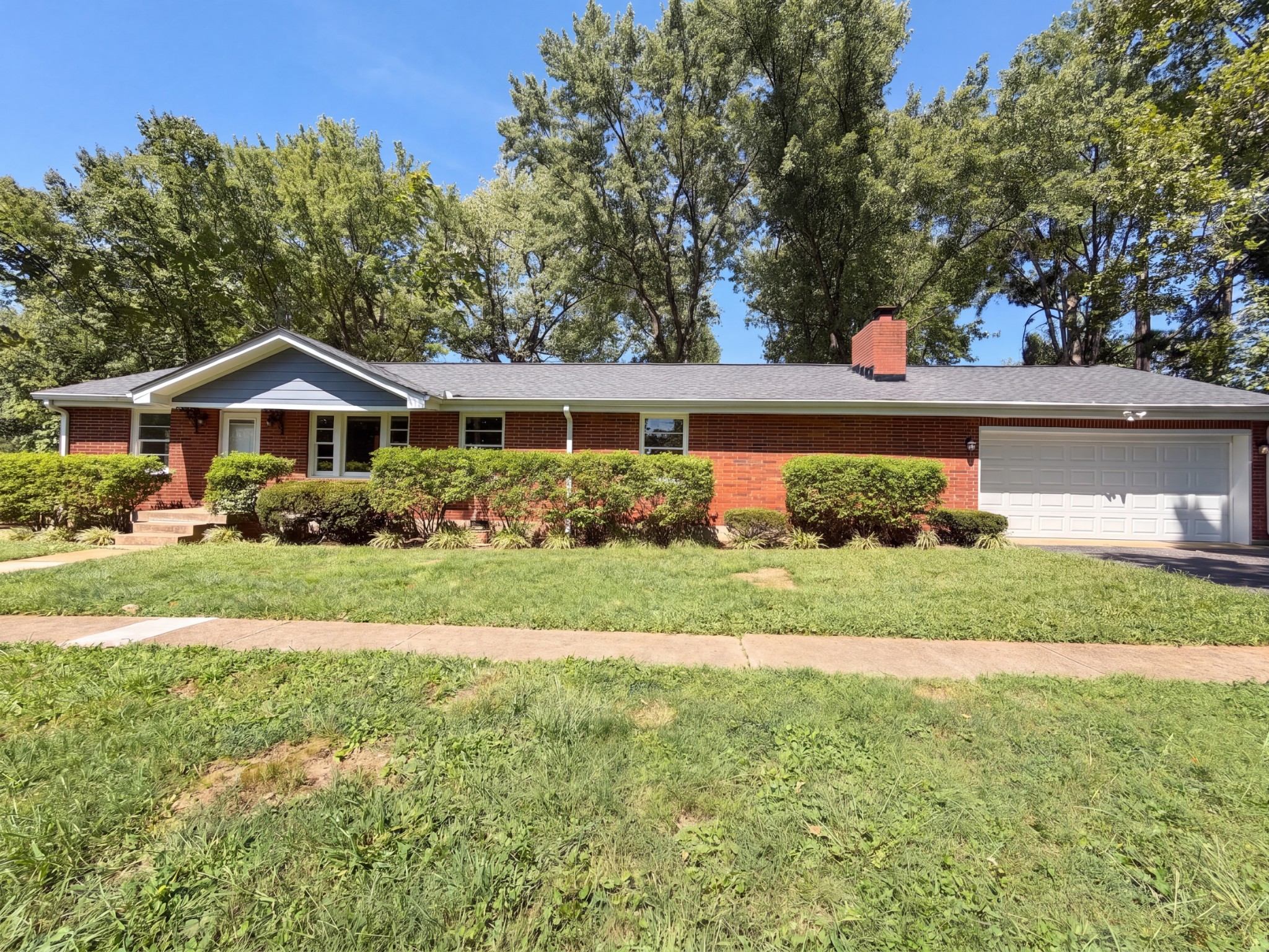 220 Haywood Ln