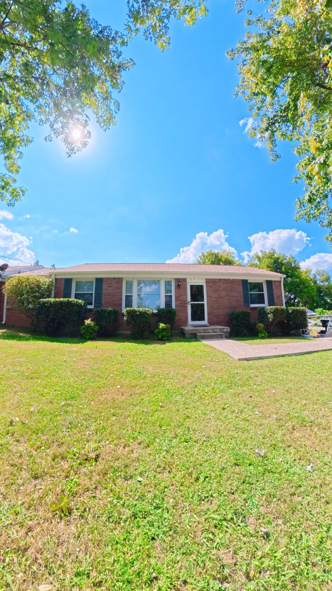 3915 E Ridge Dr
