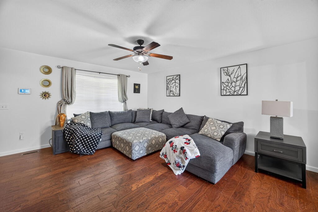 1521 Bay View Dr