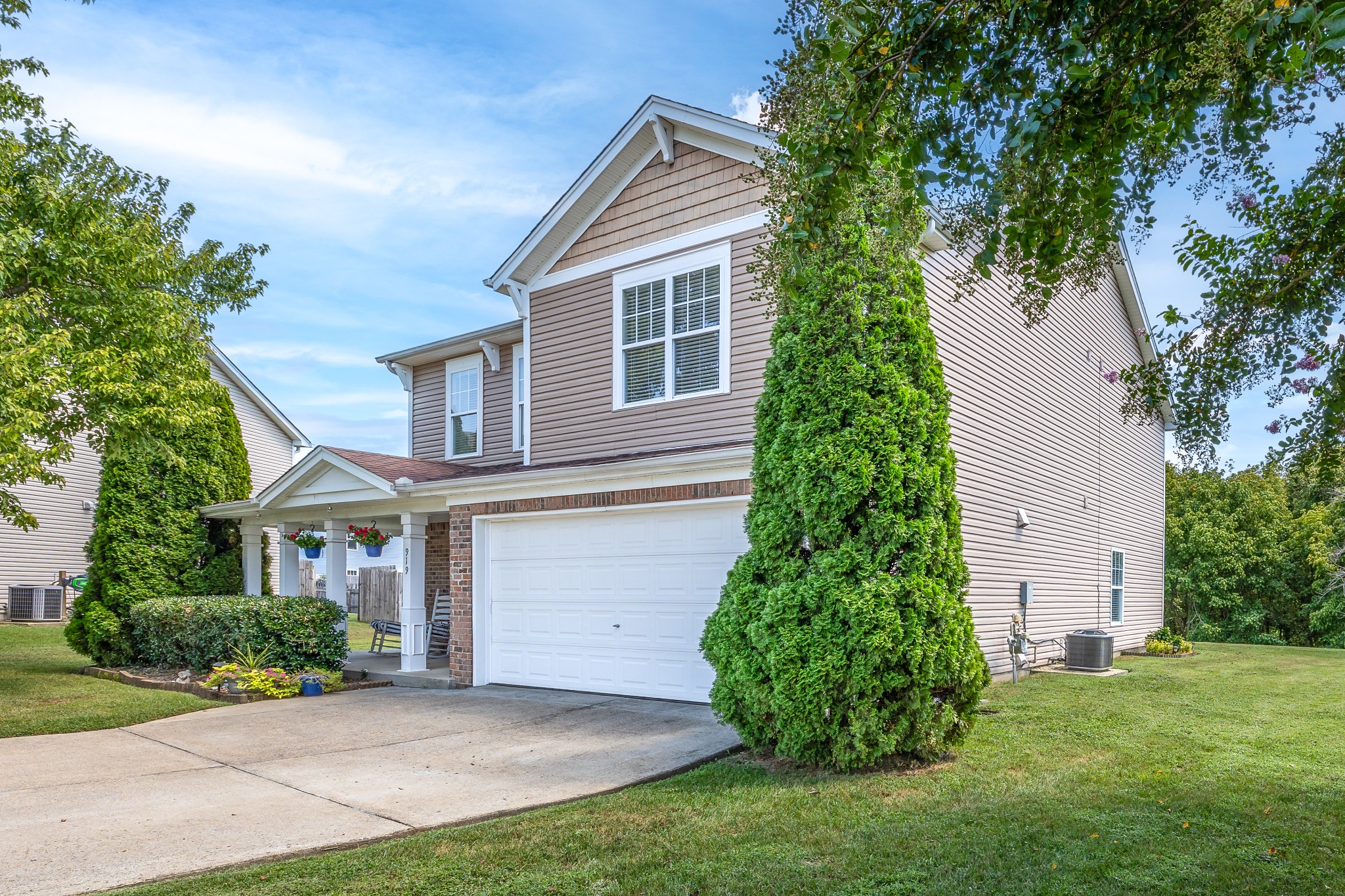 919 Grand Oak Dr