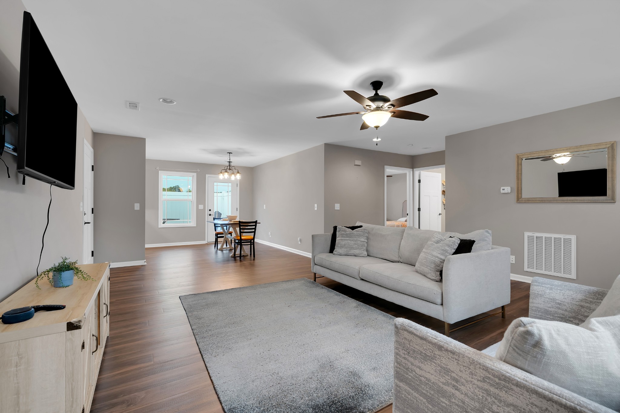 102 Dogwood Ct