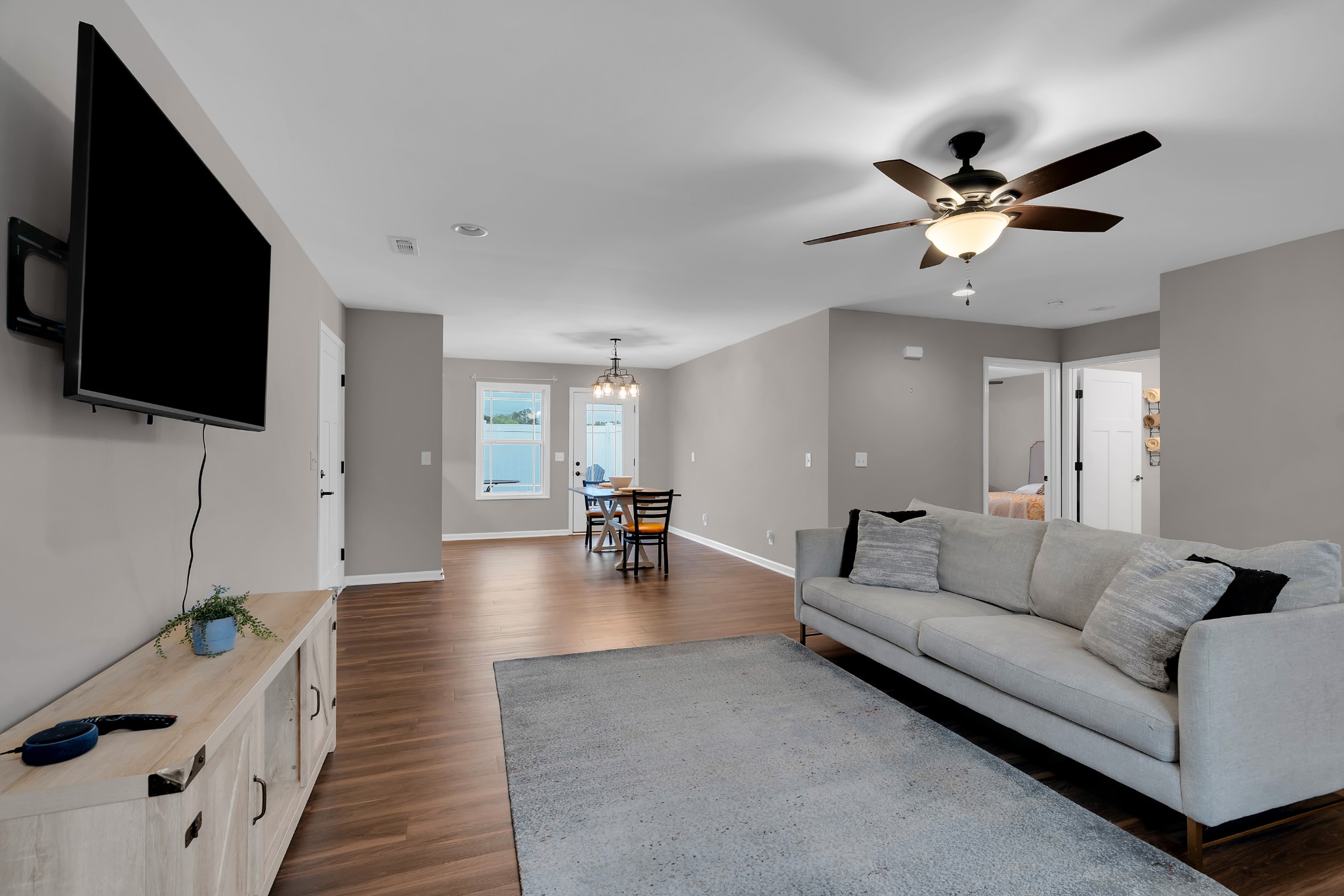 102 Dogwood Ct