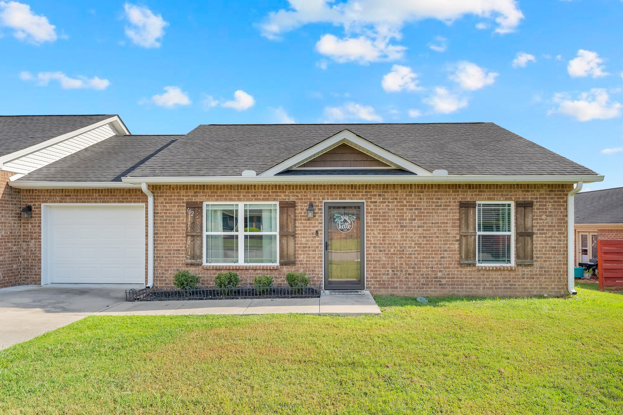 102 Dogwood Ct
