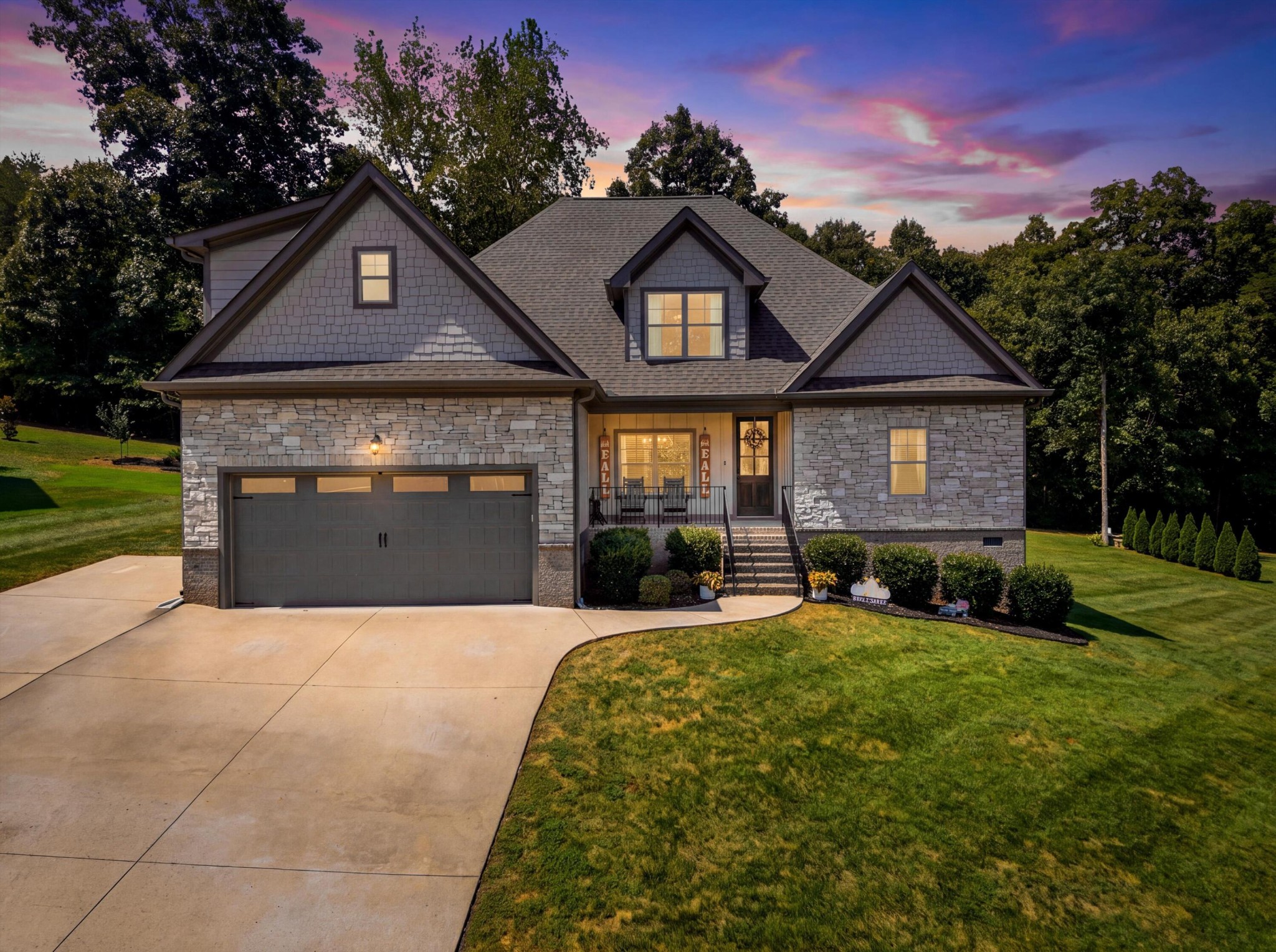 122 Opal Trail, NW