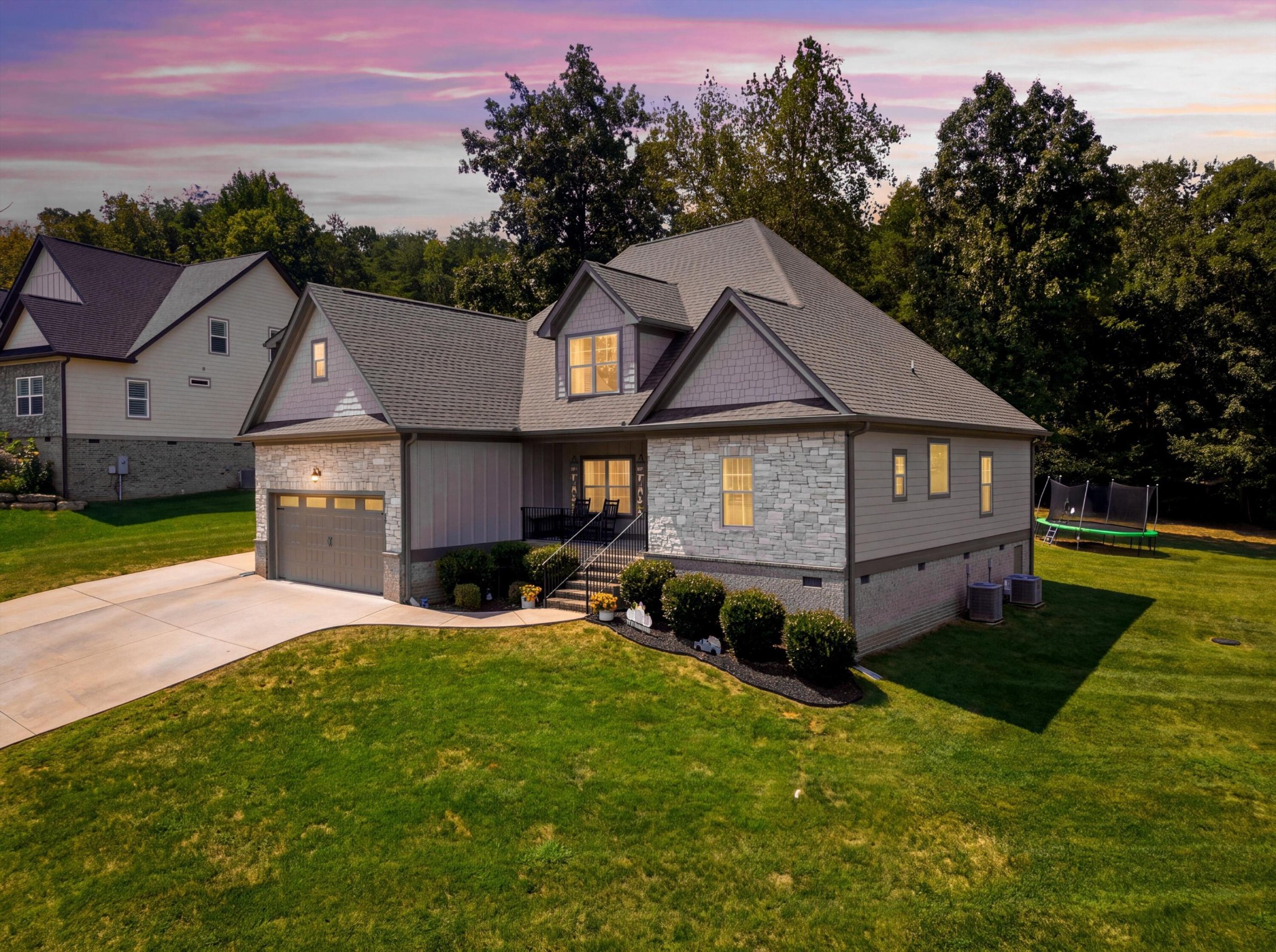 122 Opal Trail, NW