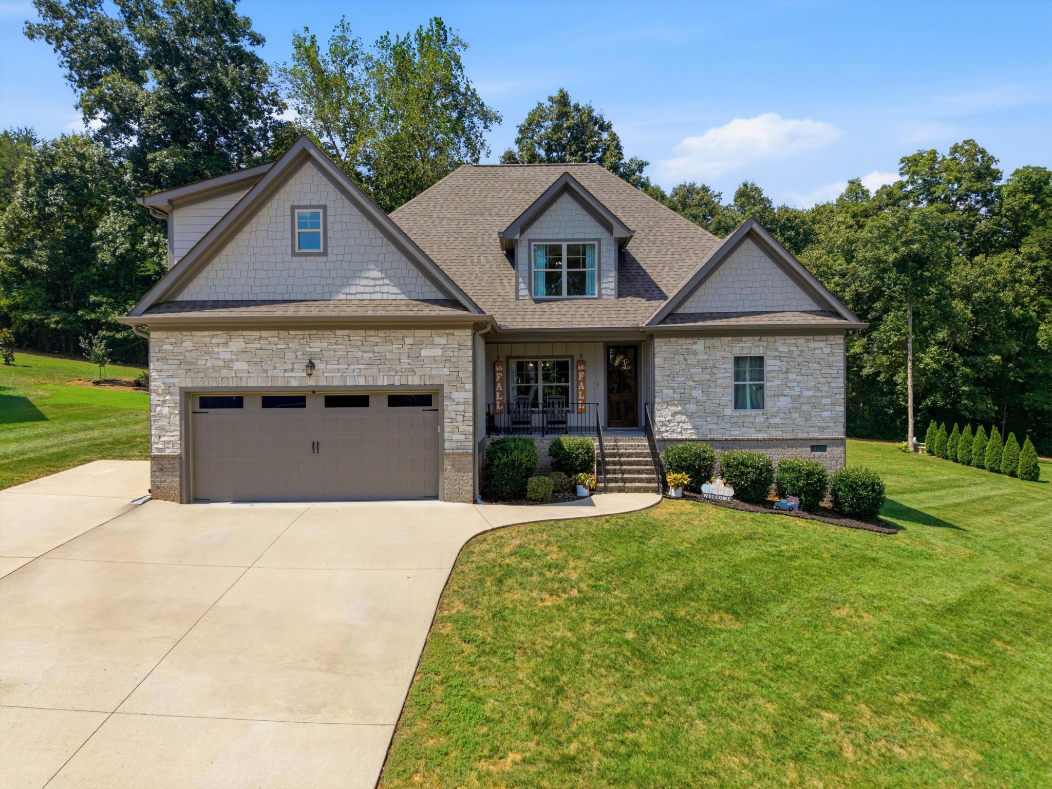122 Opal Trail, NW
