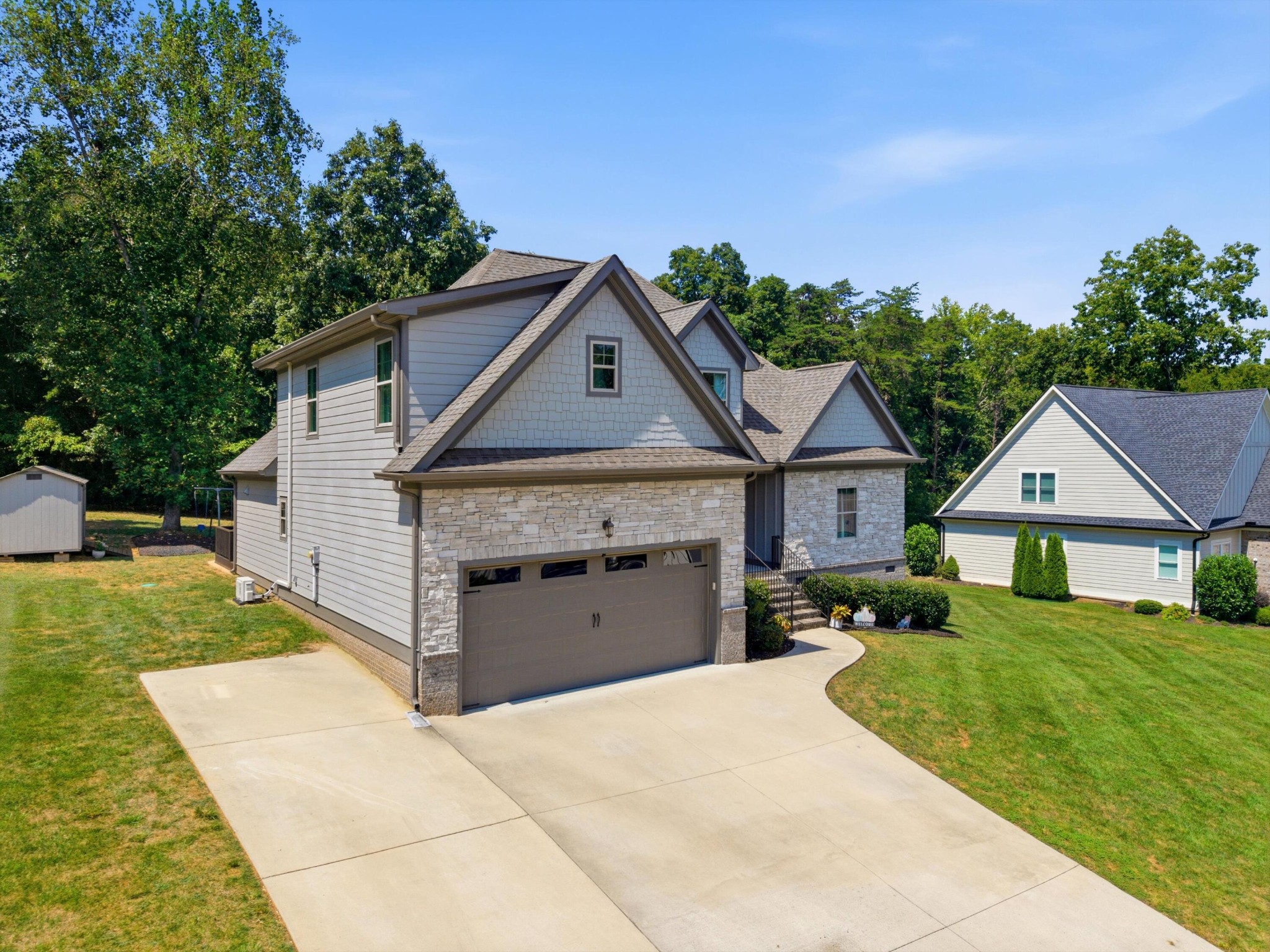 122 Opal Trail, NW