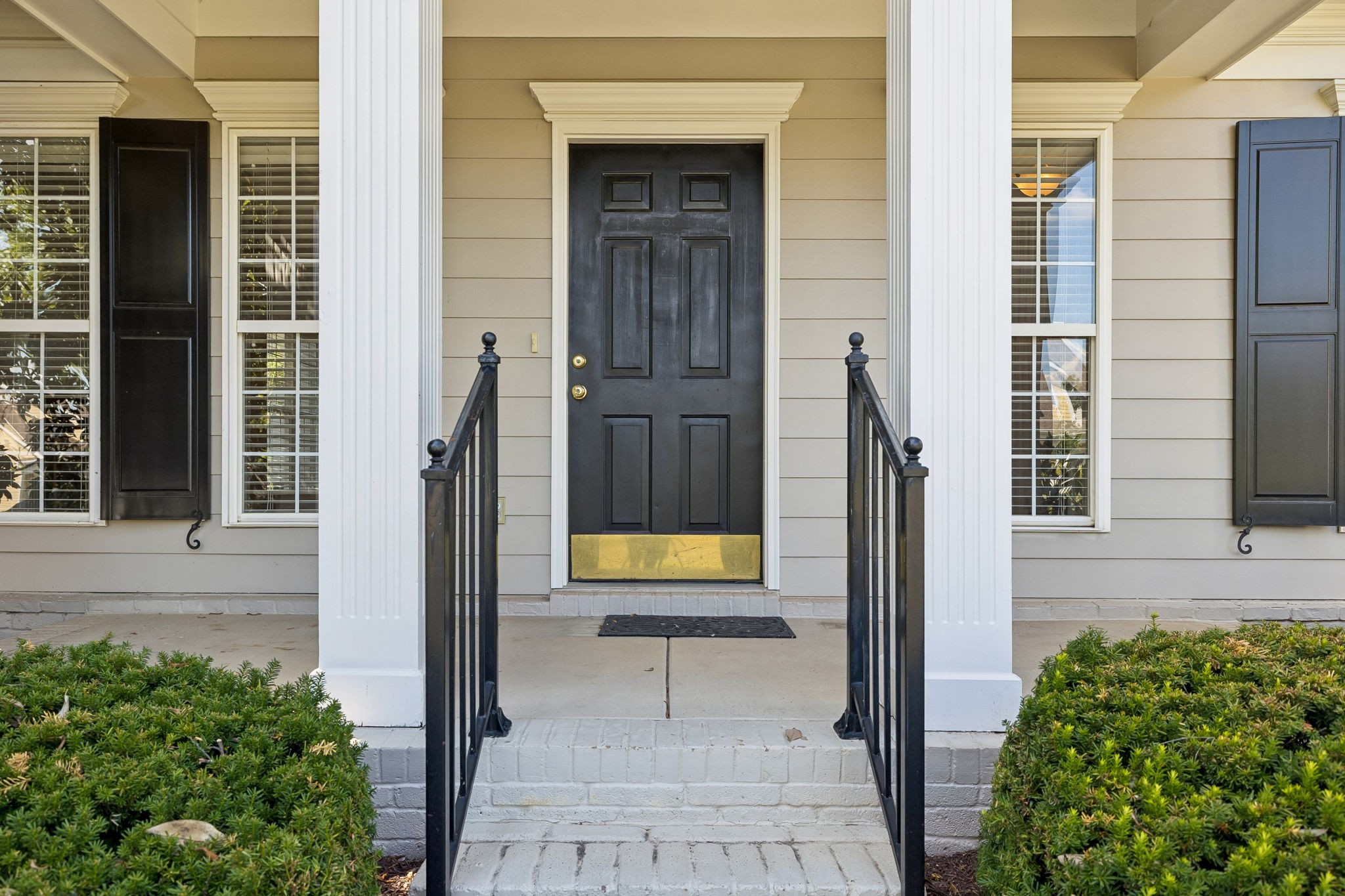 1525 Stratford Hall Cir