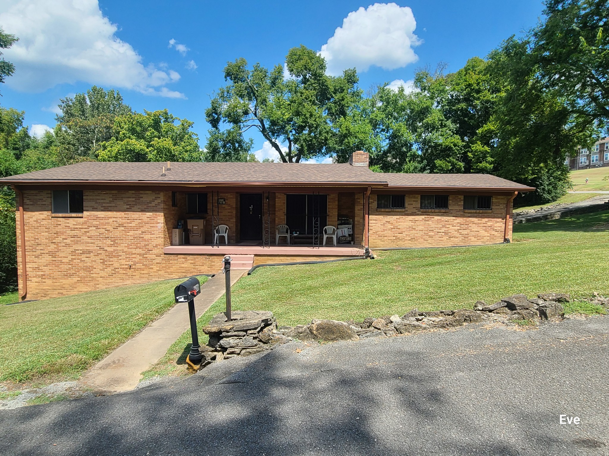 606 Chris St