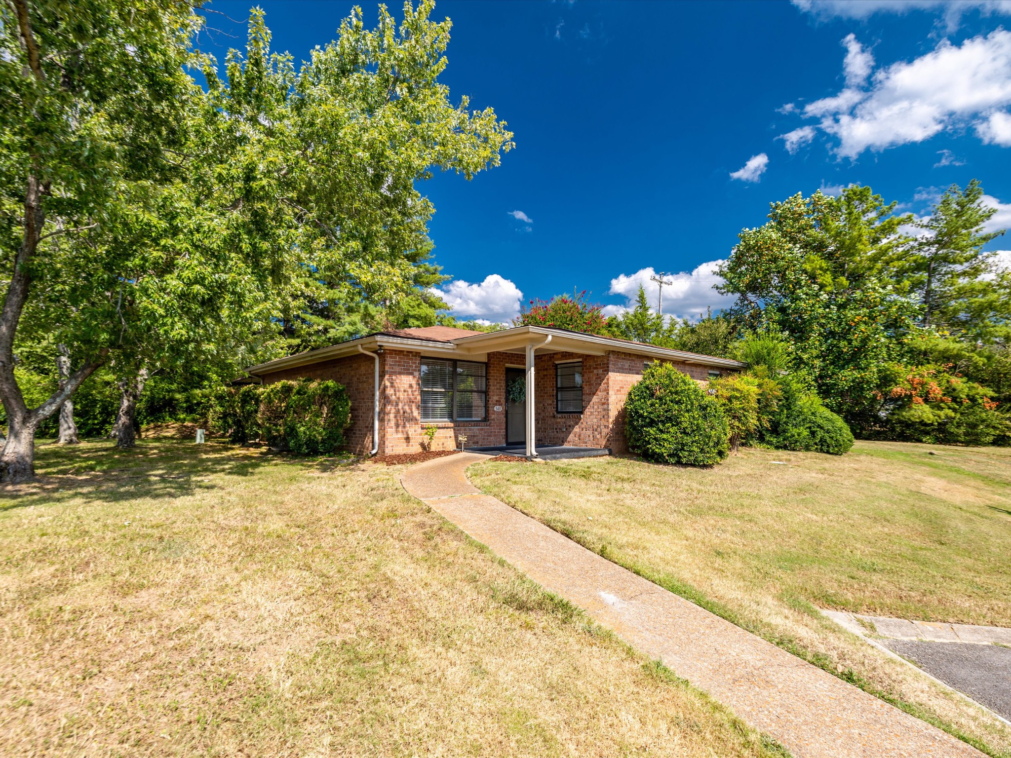 349 Deer Lake Dr